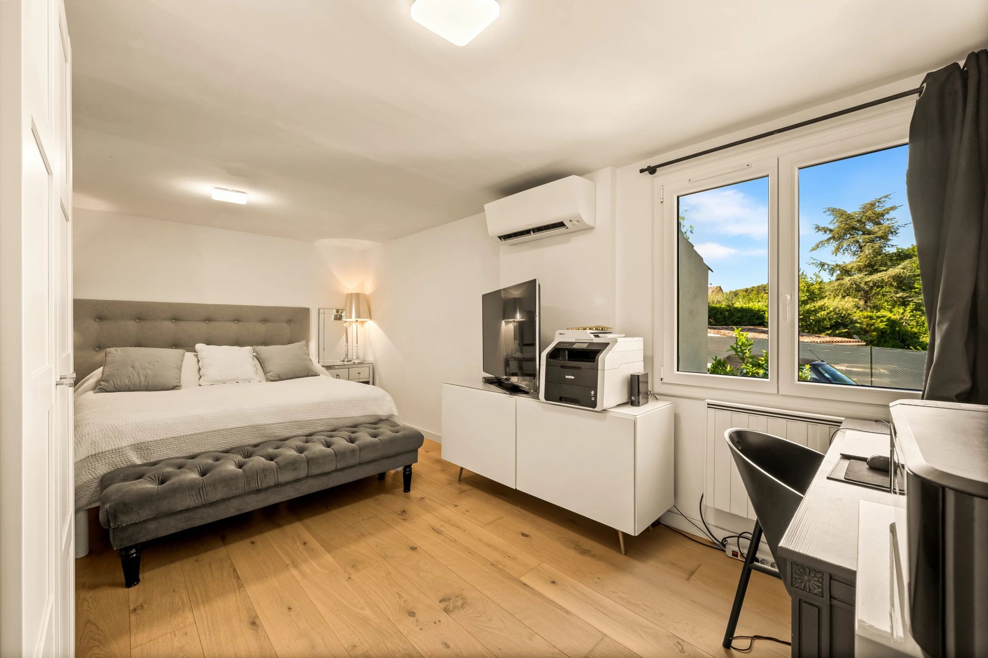 villa 5 Rooms for sale on Grasse (06130)
