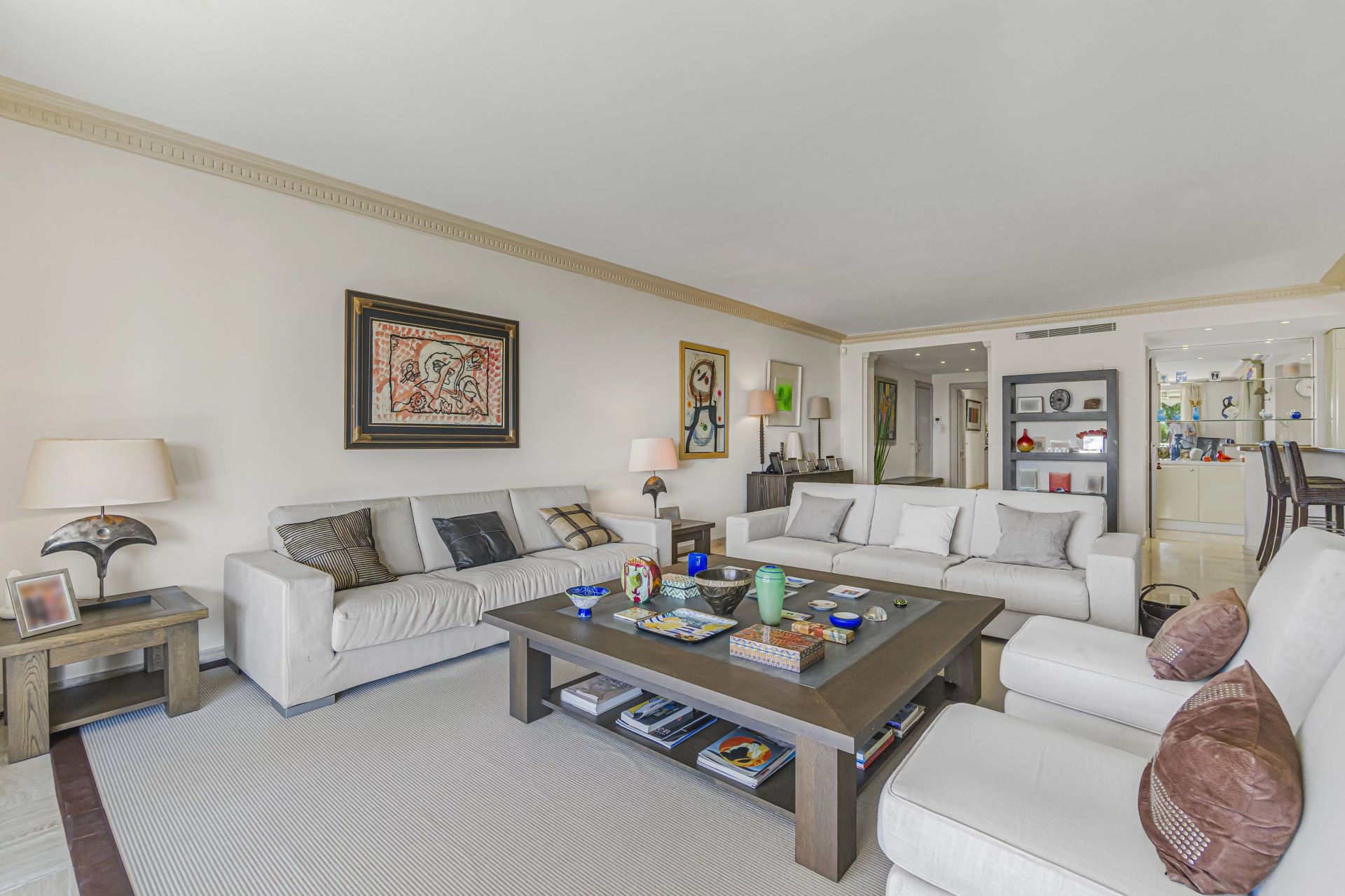 apartment 4 Rooms for sale on Cannes (06400)