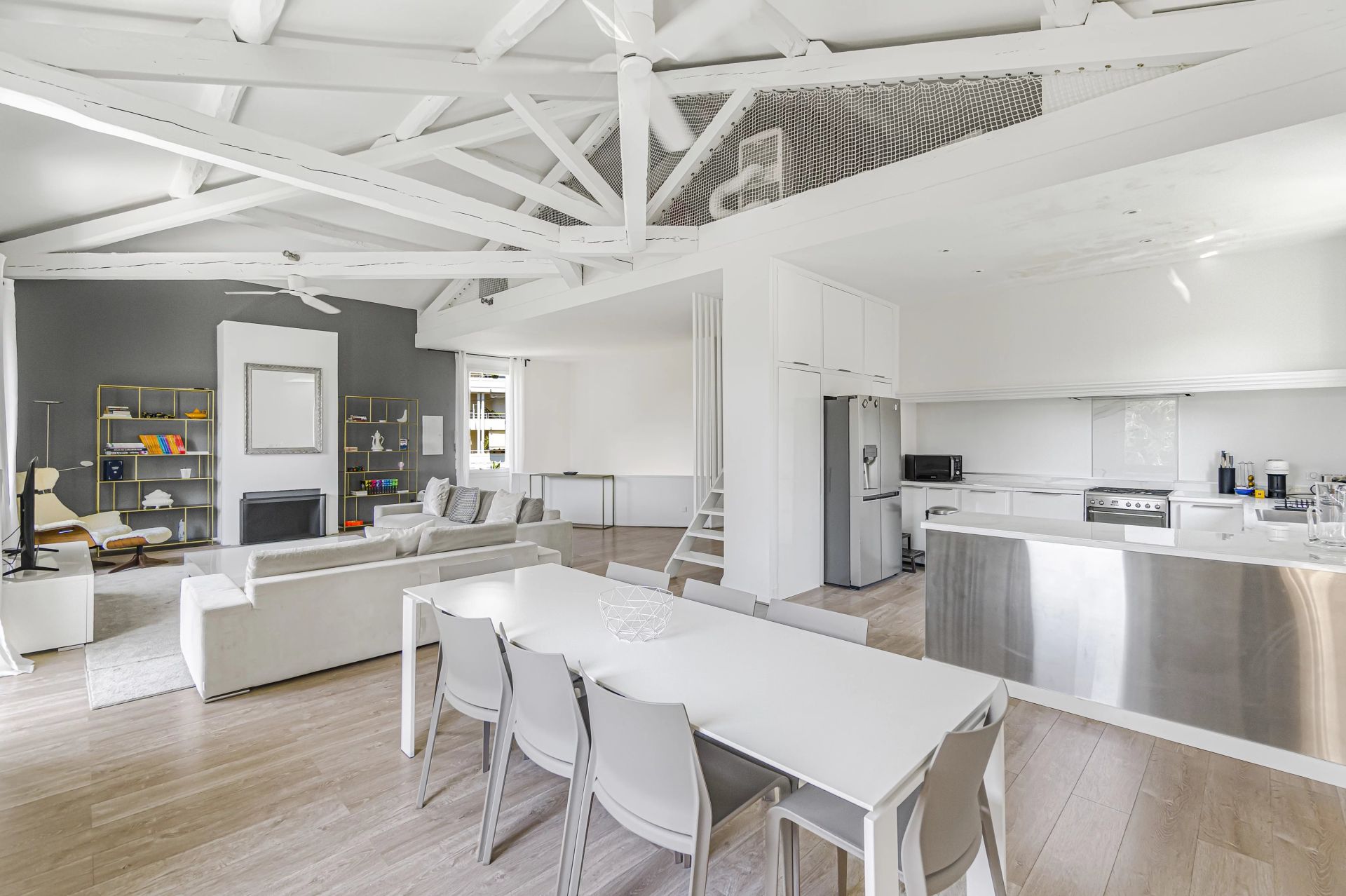 apartment 4 Rooms for sale on Cannes (06400)