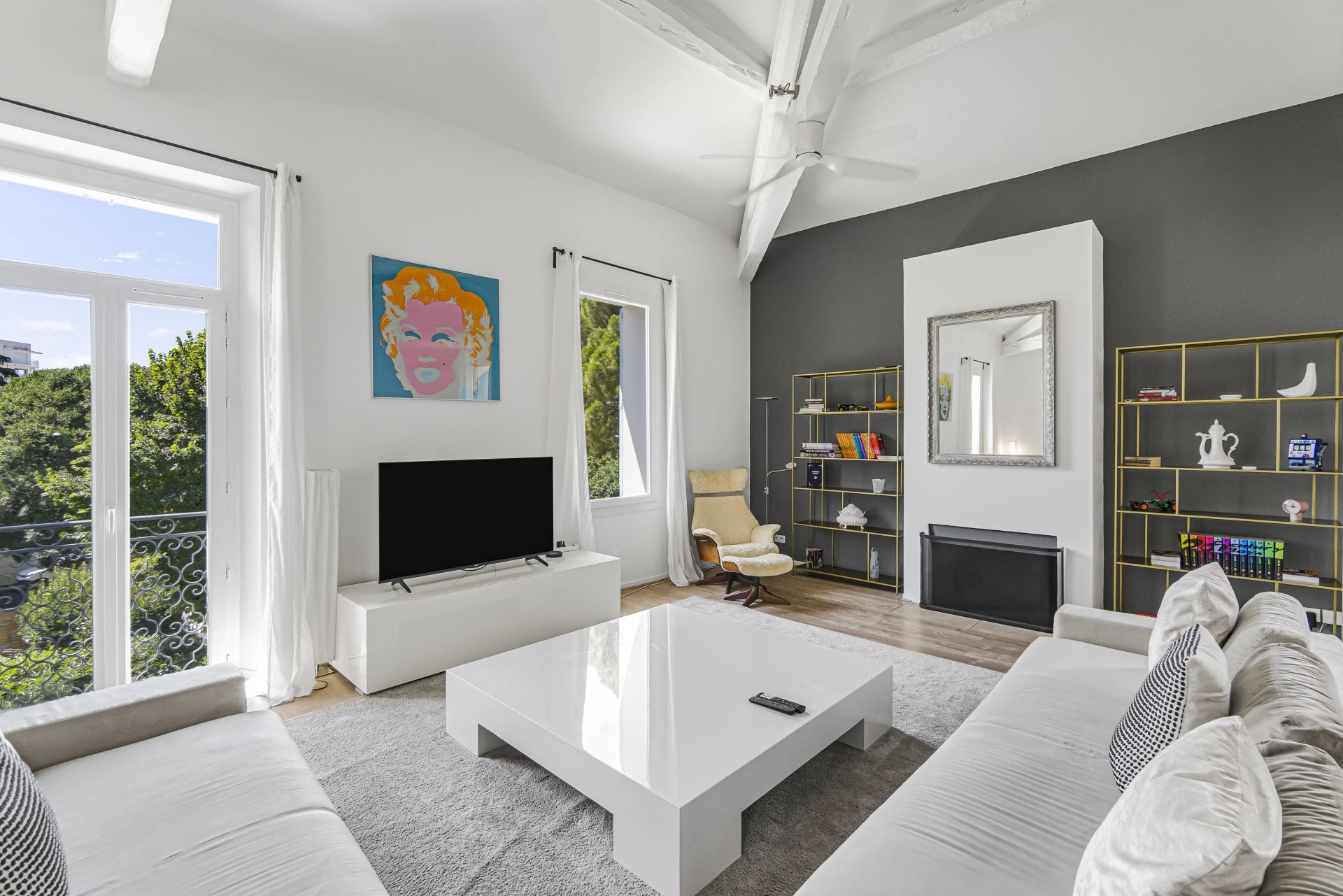 apartment 4 Rooms for sale on Cannes (06400)