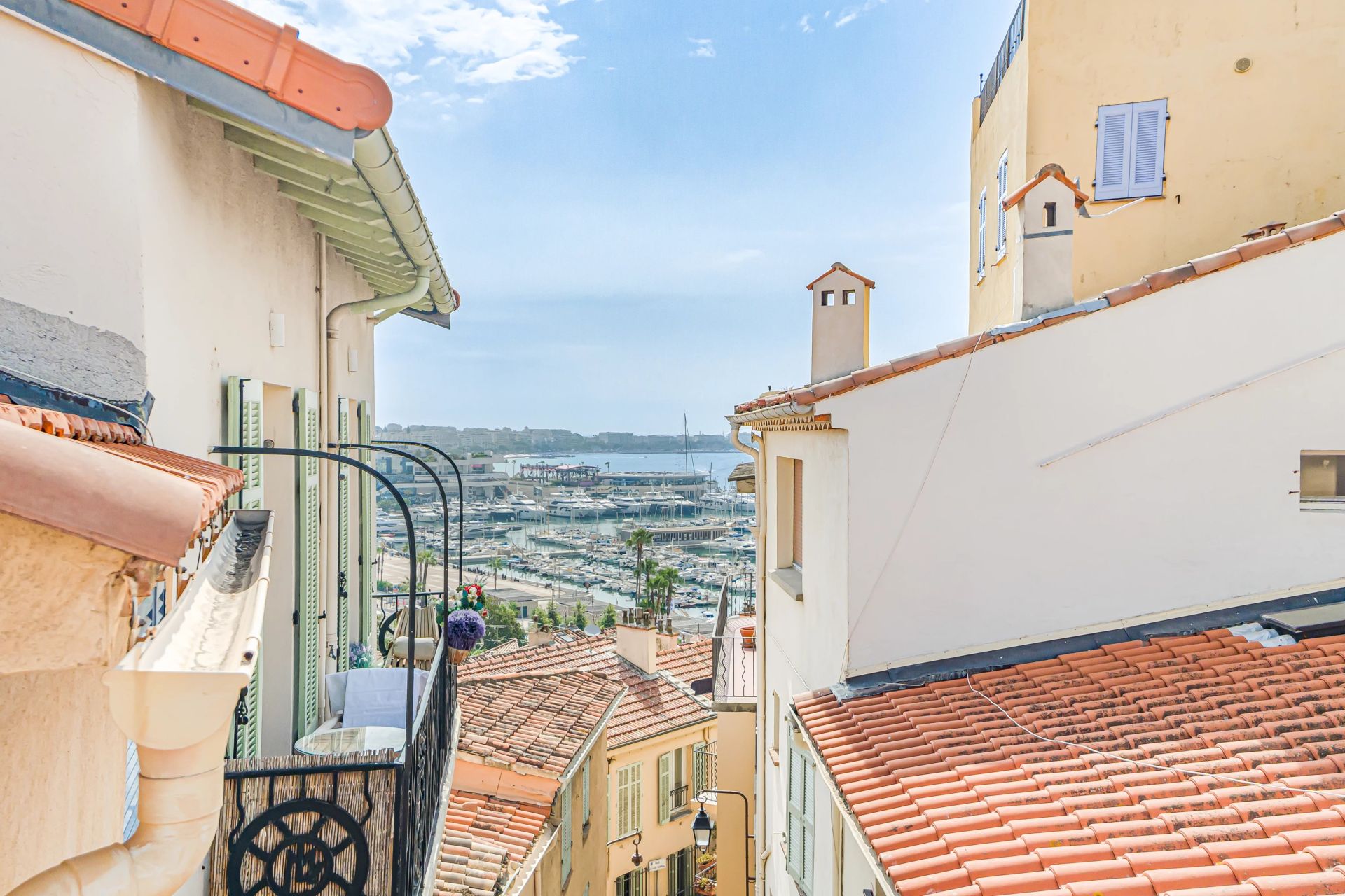 building for sale on Cannes (06400)