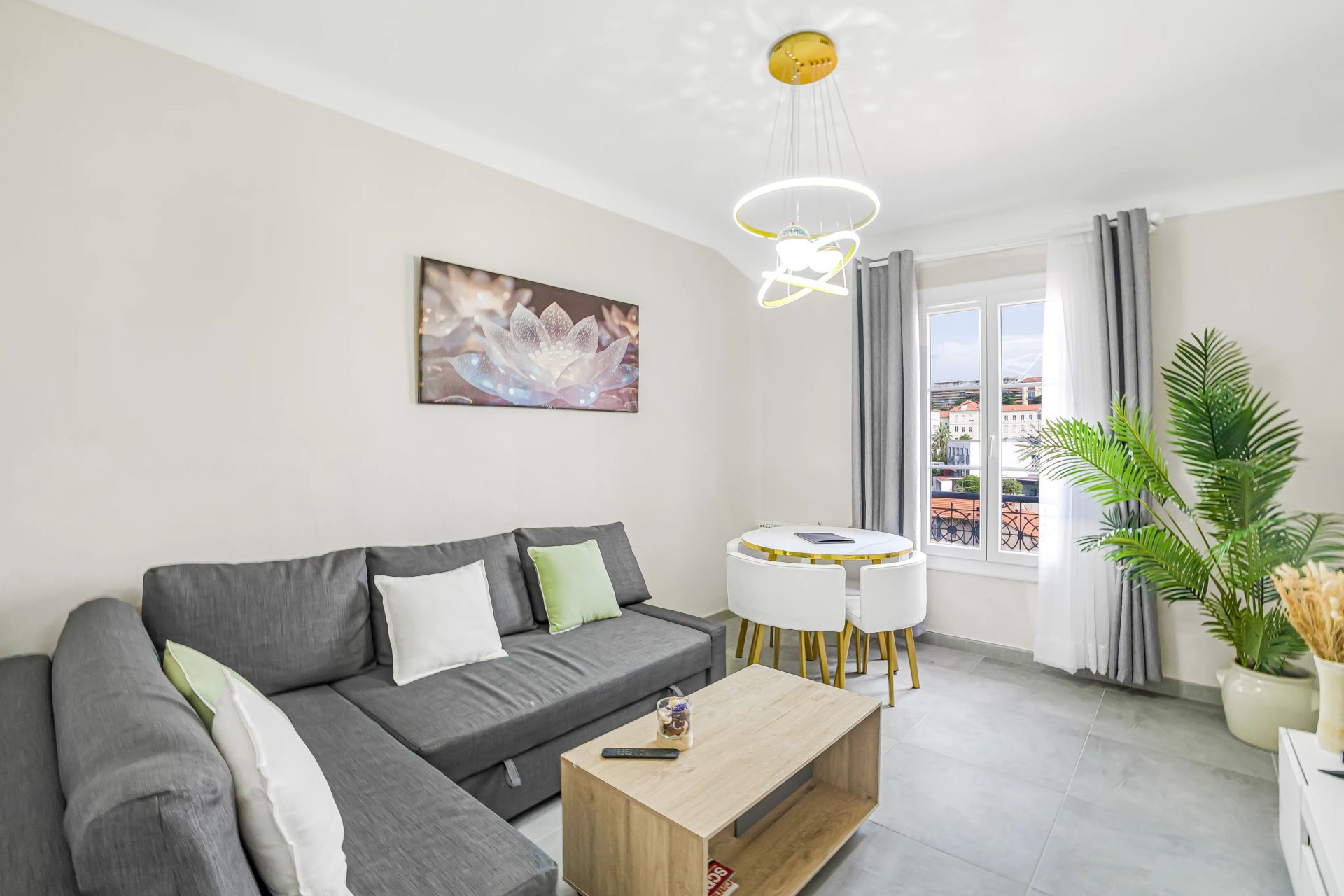 building for sale on Cannes (06400)