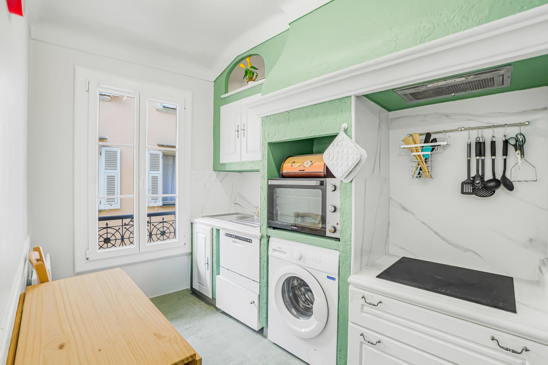building for sale on Cannes (06400)
