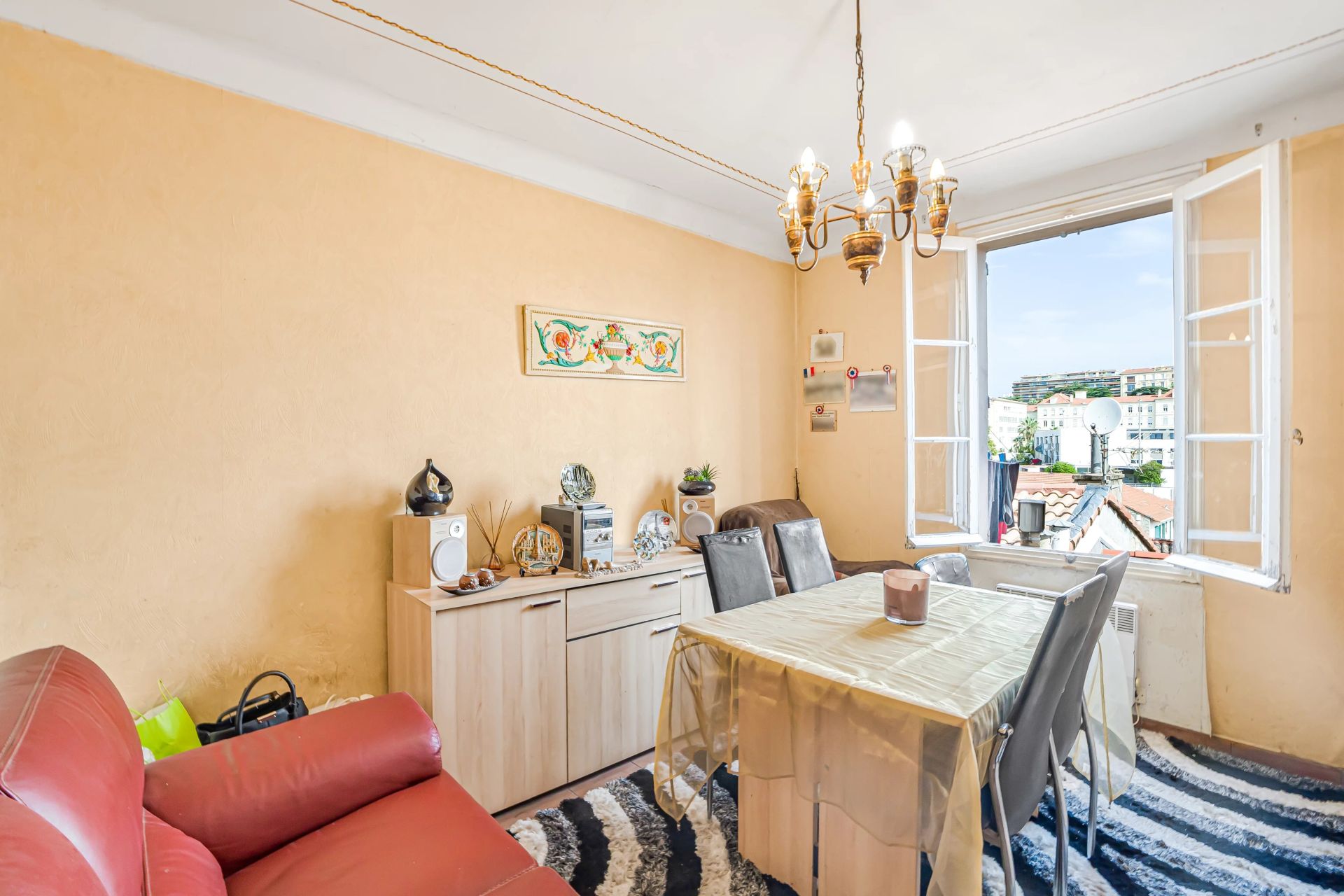 building for sale on Cannes (06400)