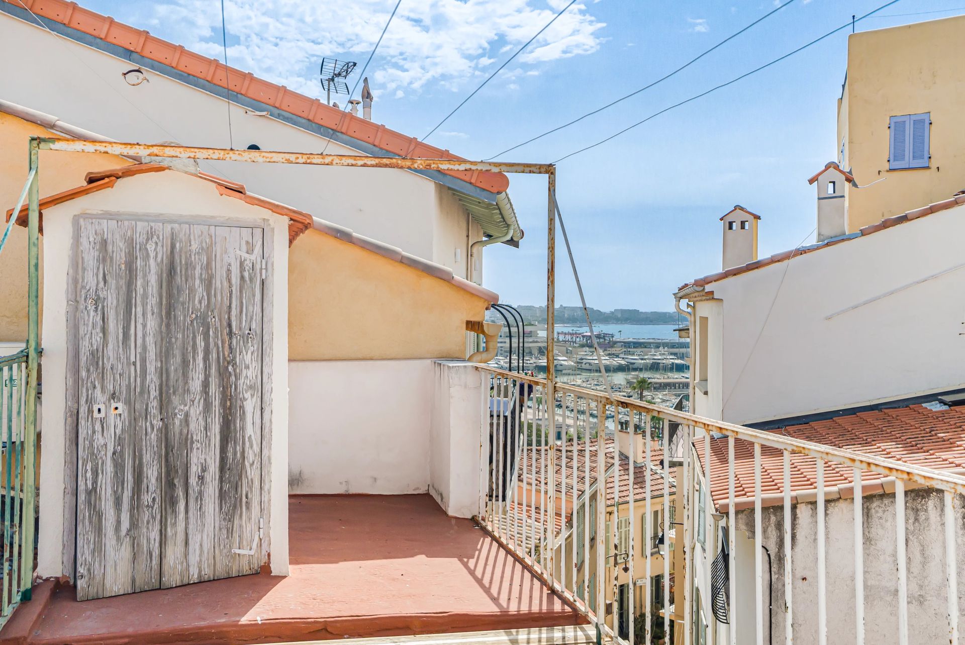 building for sale on Cannes (06400)
