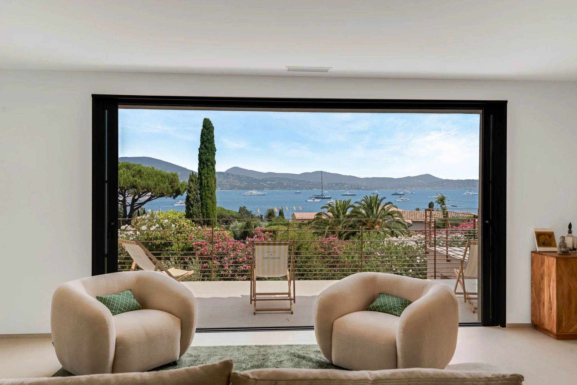 villa 5 Rooms for sale on Gassin (83580)