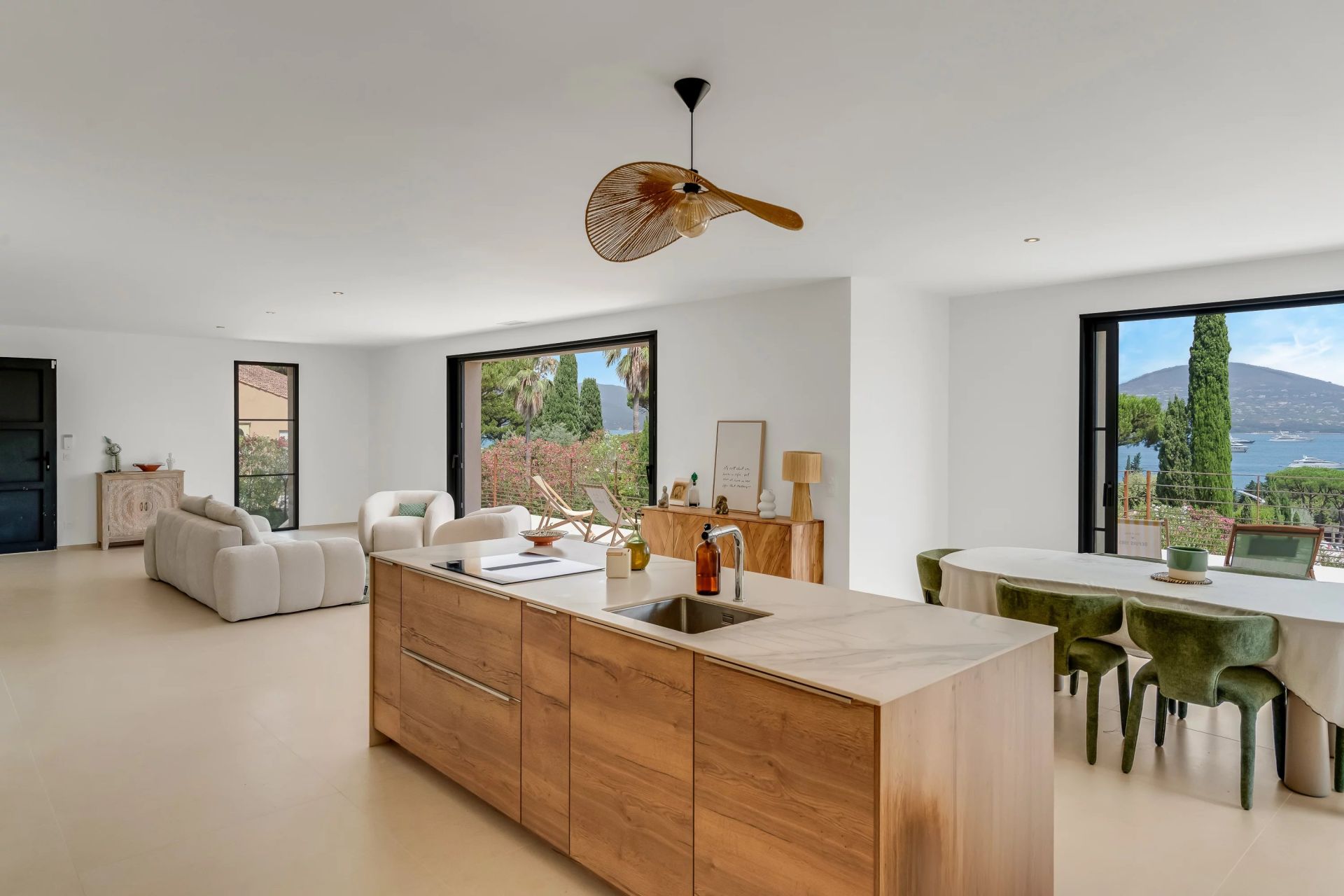 villa 5 Rooms for sale on Gassin (83580)