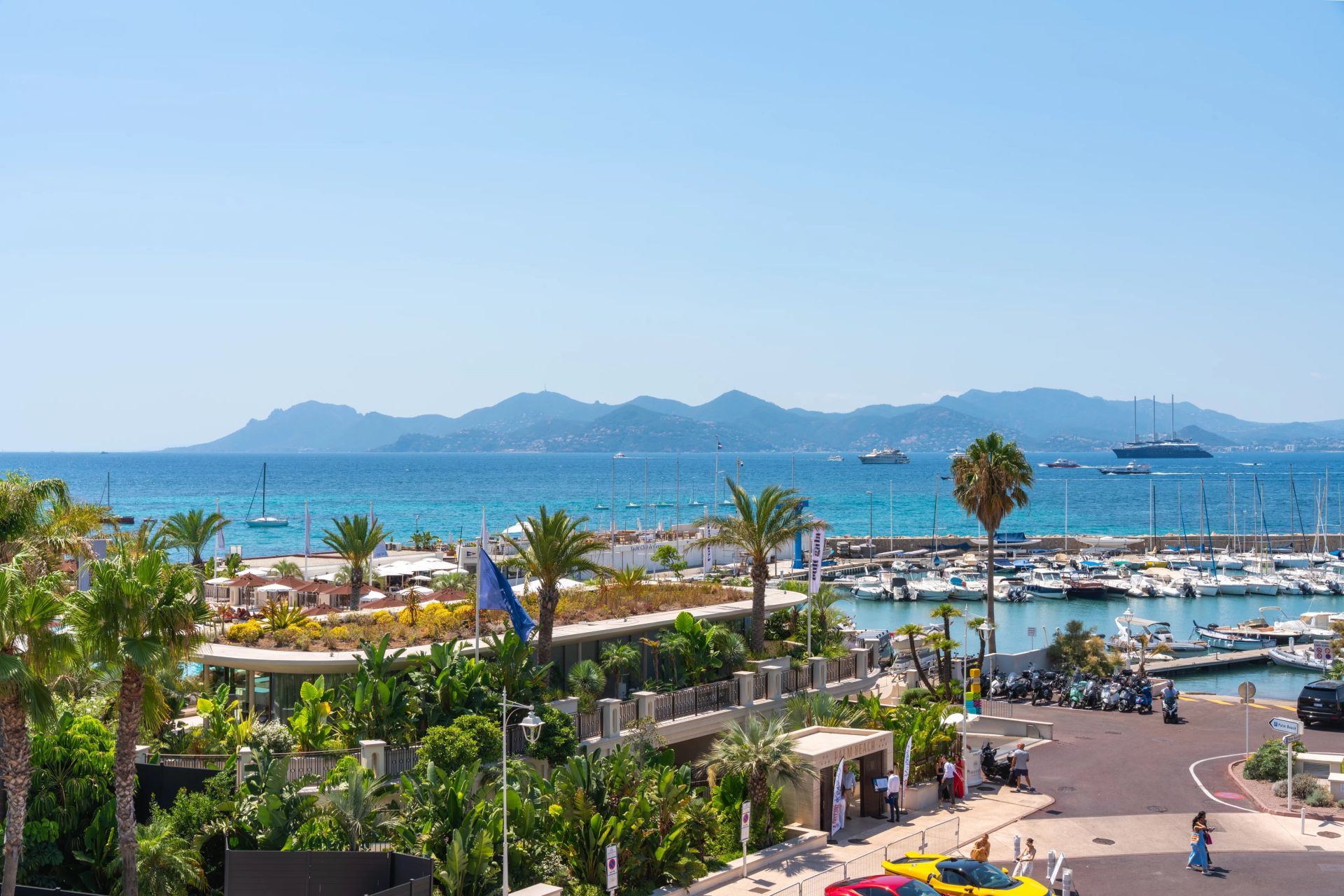 apartment 3 Rooms for sale on Cannes (06400)