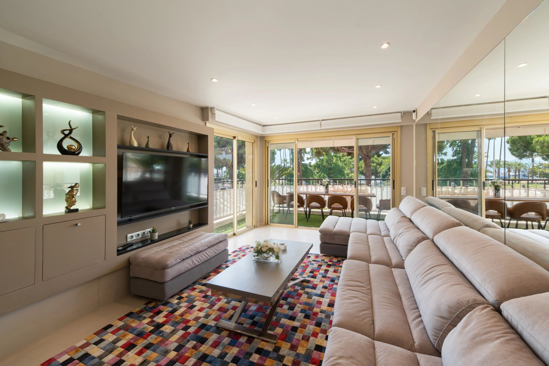 apartment 3 Rooms for sale on Cannes (06400)