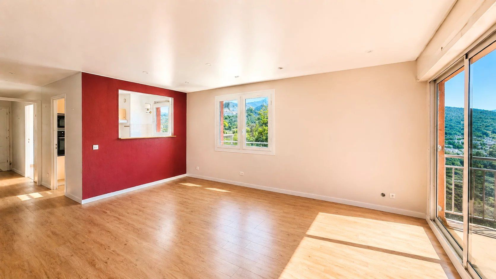 apartment 4 Rooms for sale on Menton (06500)