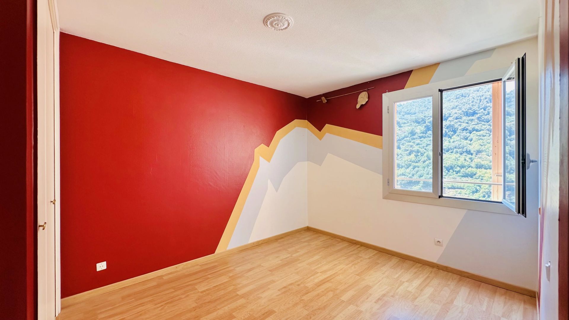 apartment 4 Rooms for sale on Menton (06500)