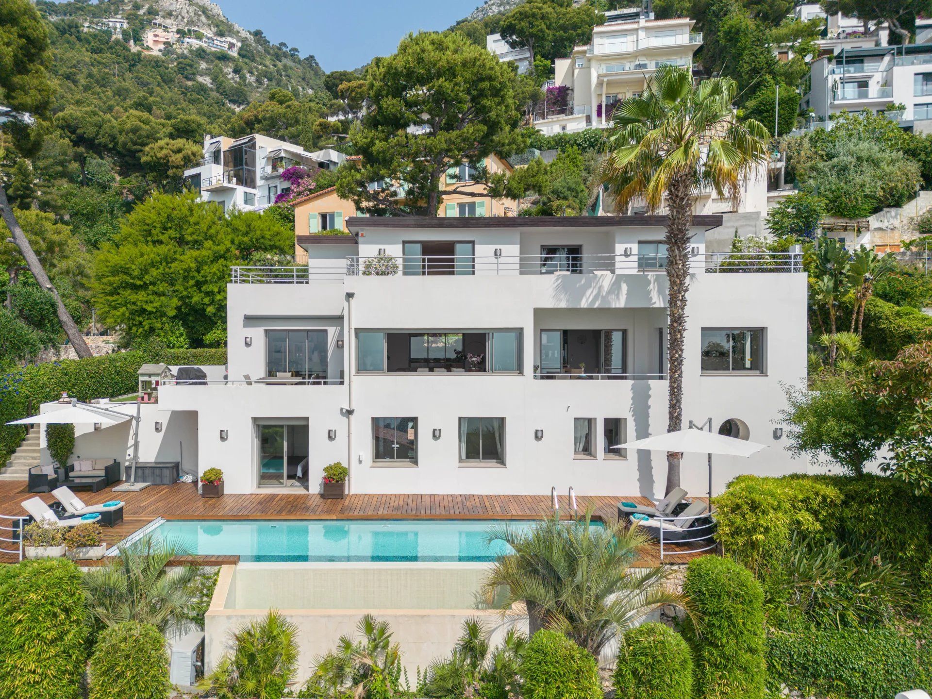 villa 7 Rooms for seasonal rent on Èze (06360)