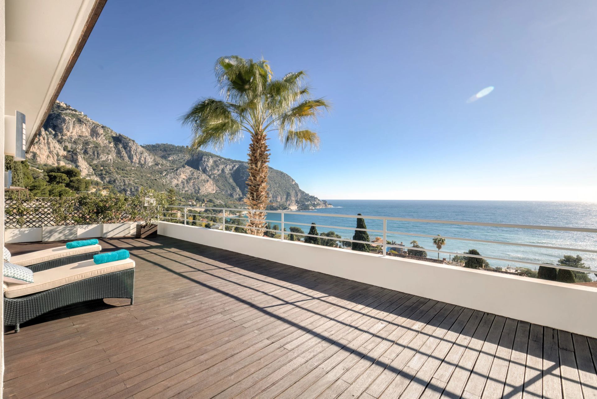 villa 7 Rooms for seasonal rent on Èze (06360)