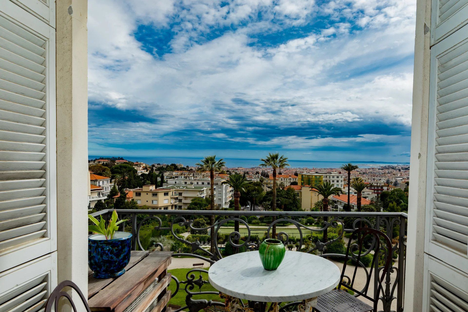 apartment 4 Rooms for sale on Nice (06000)