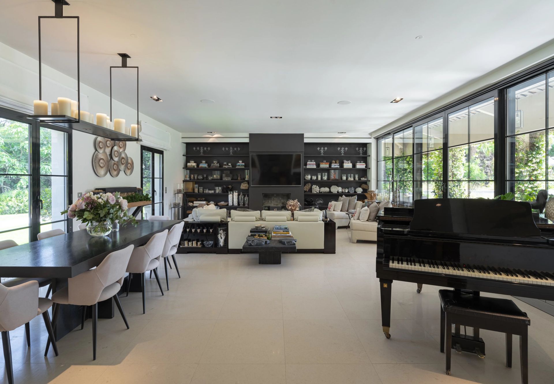 villa 8 Rooms for rent on Mougins (06250)
