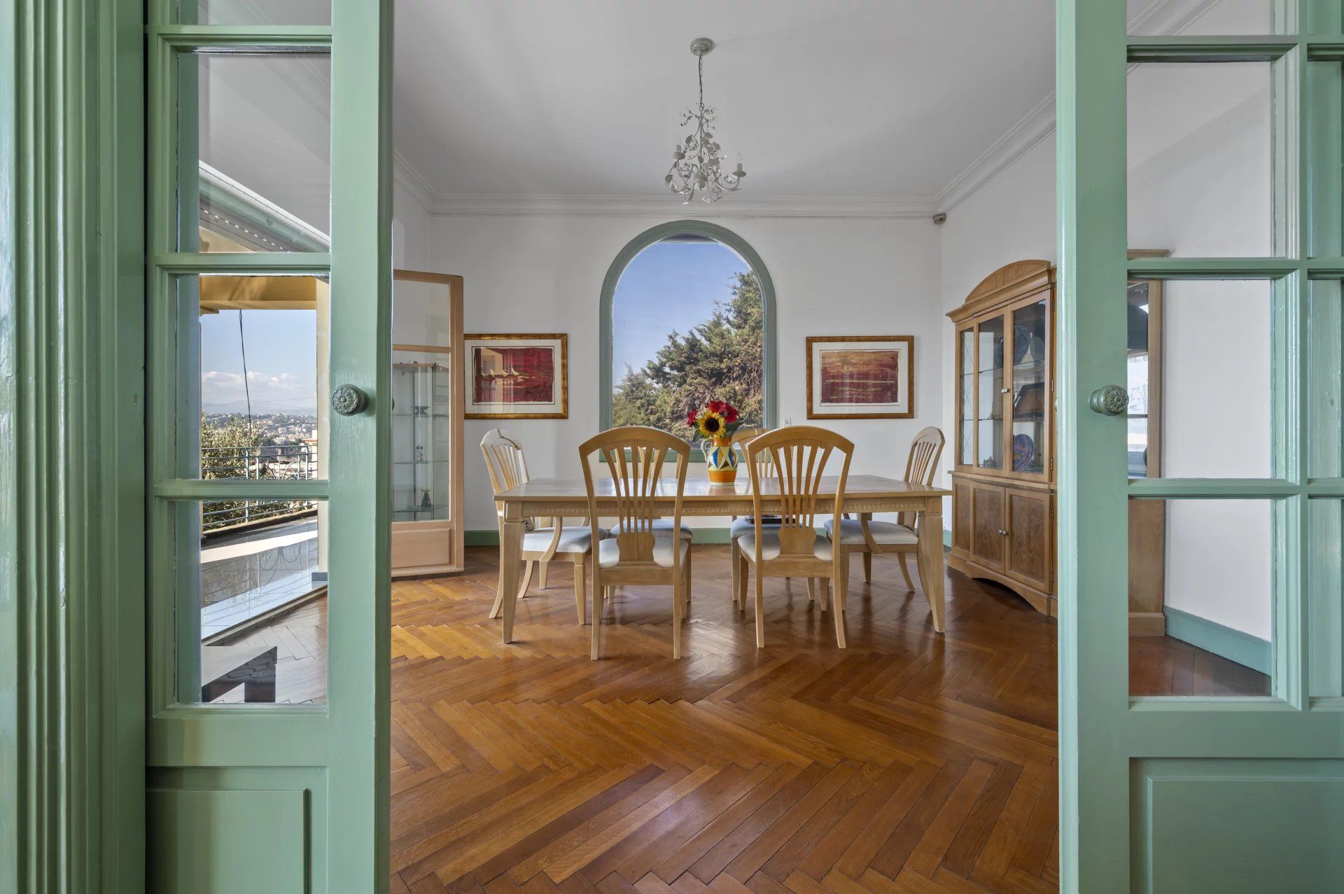 villa 9 Rooms for sale on Nice (06300)