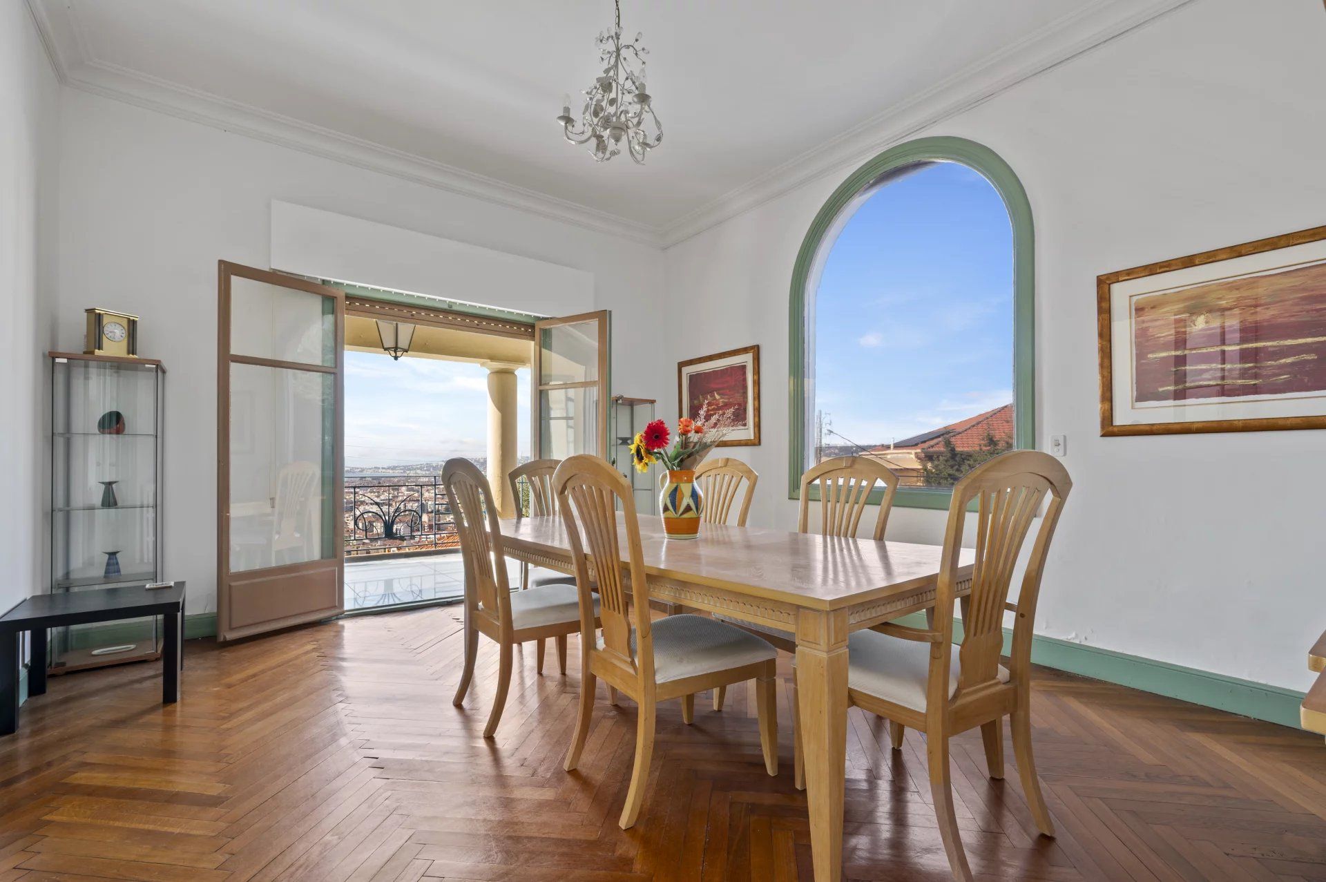 villa 9 Rooms for sale on Nice (06300)