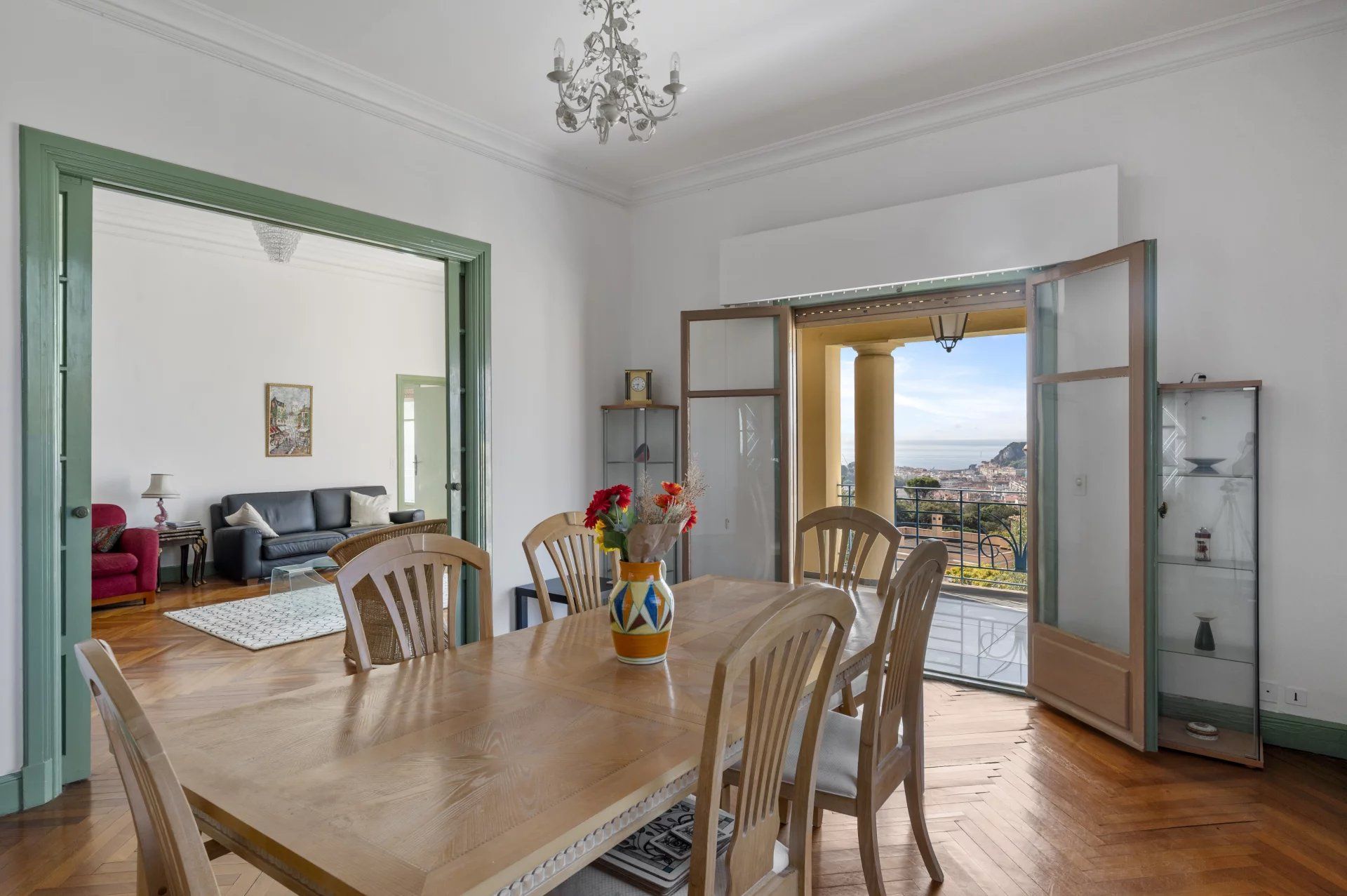 villa 9 Rooms for sale on Nice (06300)