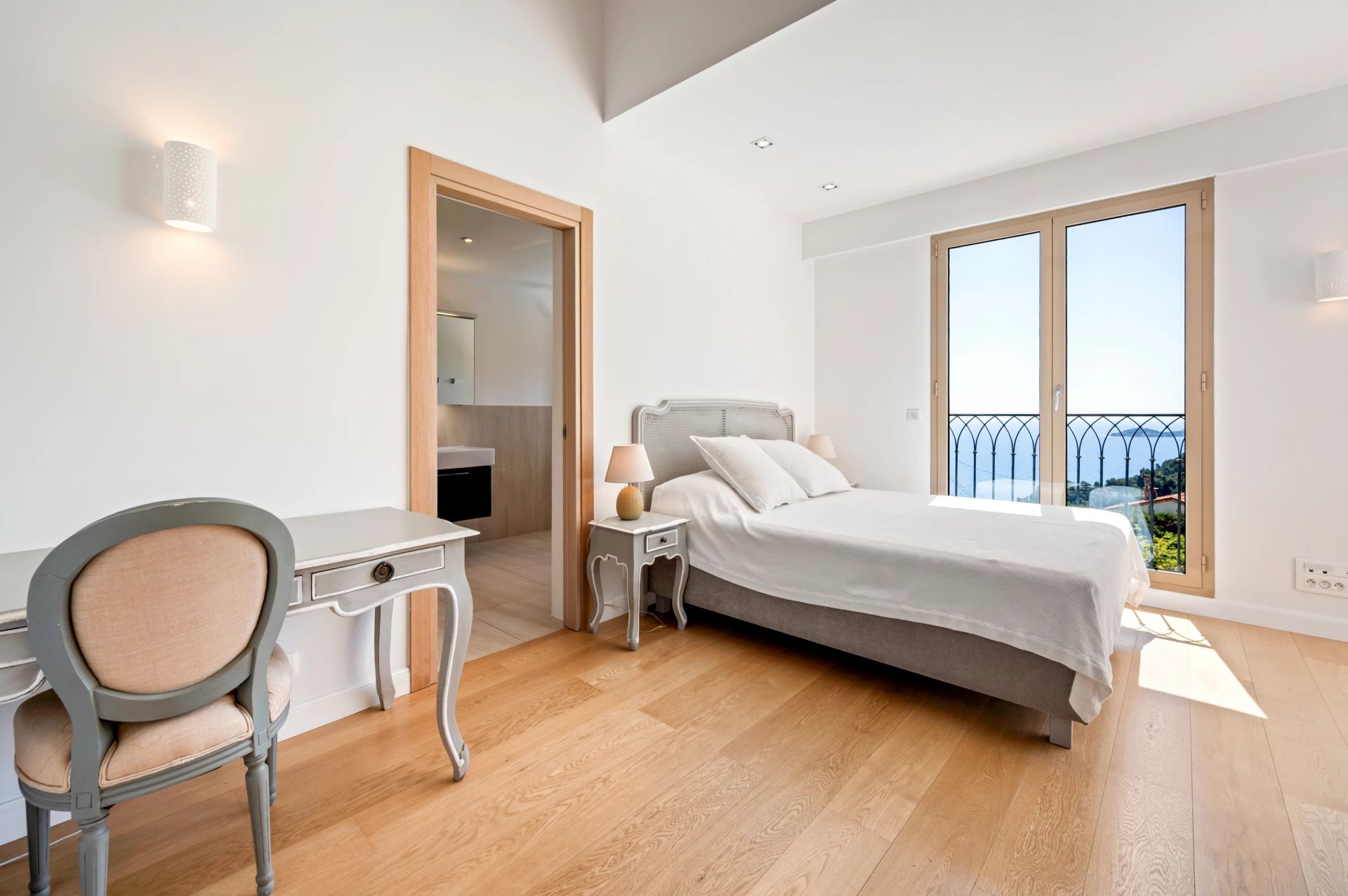 villa 8 Pièces en location saisonnière sur Èze (06360)