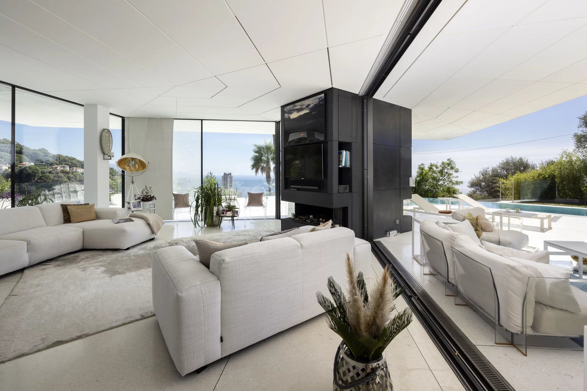 villa 7 Rooms for seasonal rent on Beausoleil (06240)
