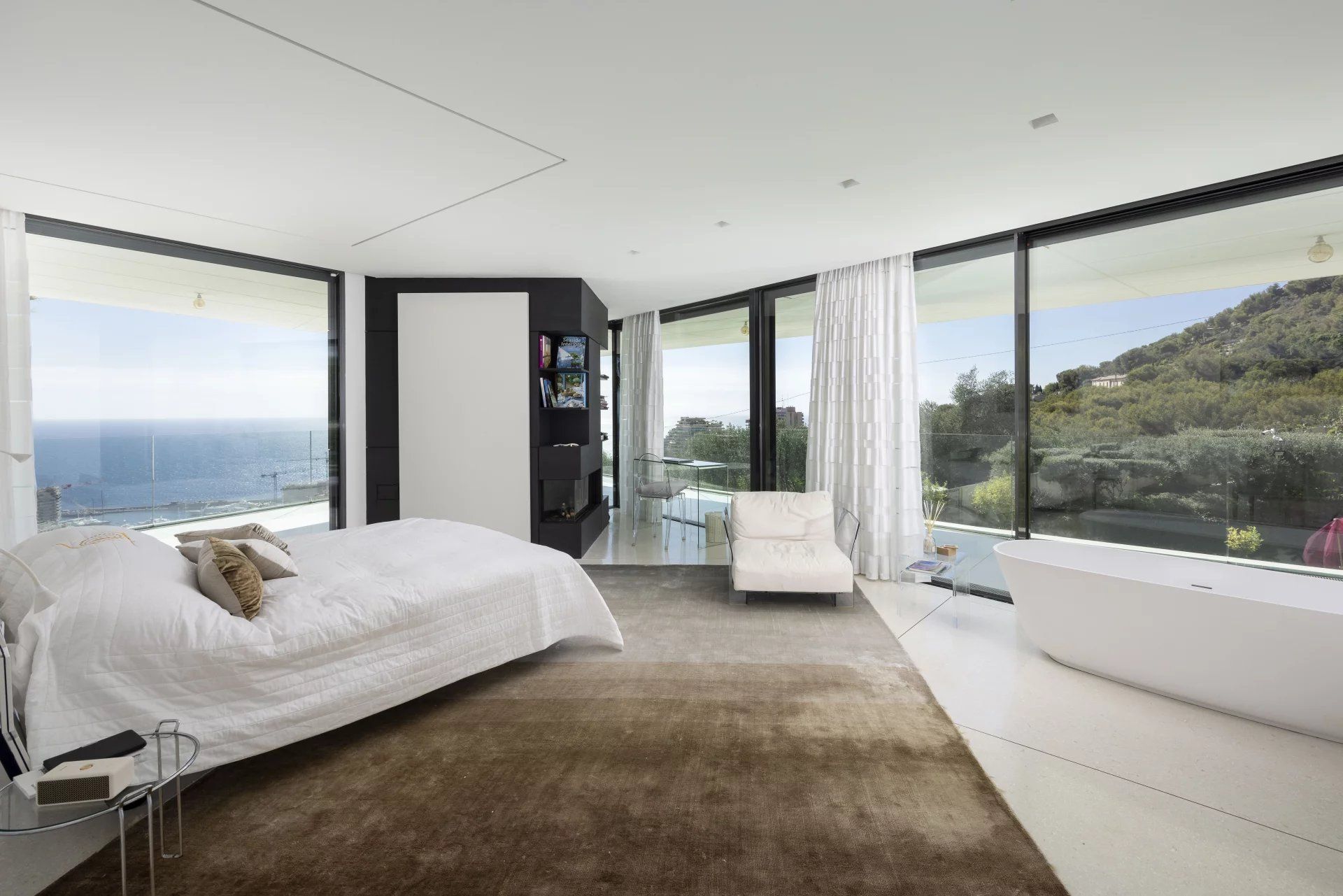 villa 7 Rooms for seasonal rent on Beausoleil (06240)