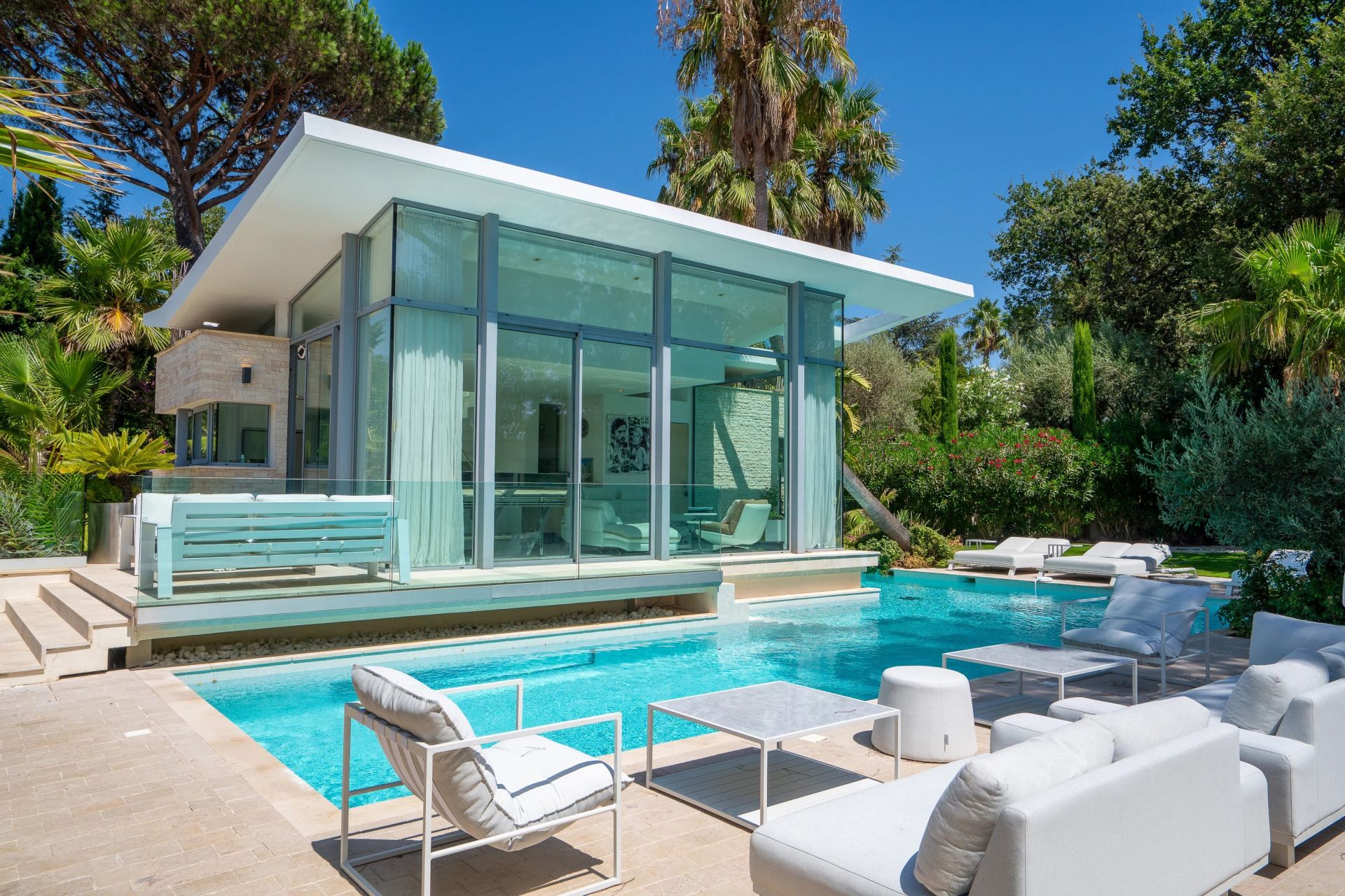 villa 5 Rooms for seasonal rent on Saint-Tropez (83990)