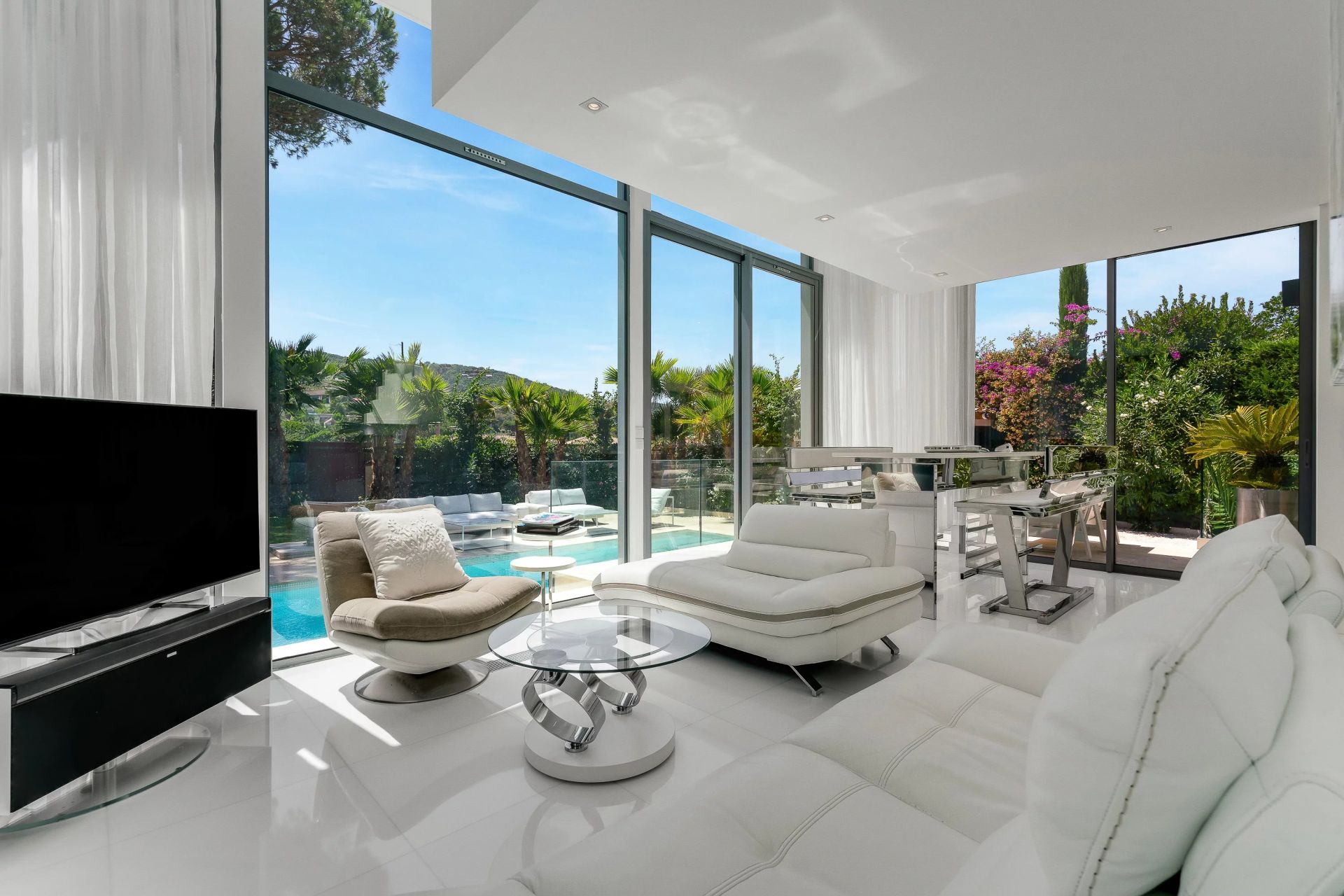 villa 5 Rooms for seasonal rent on Saint-Tropez (83990)