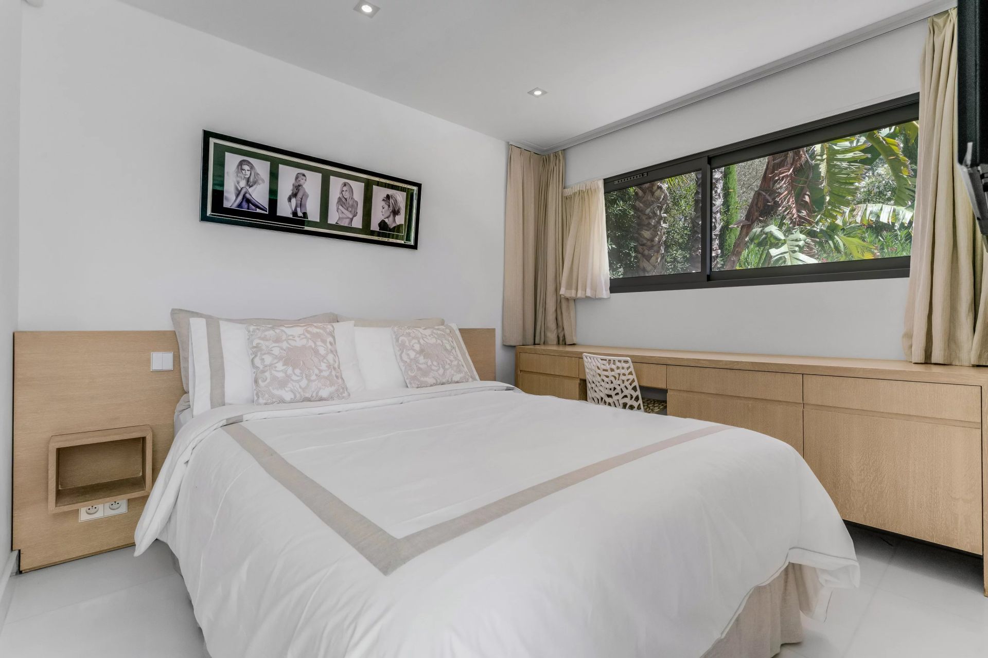 villa 5 Rooms for seasonal rent on Saint-Tropez (83990)