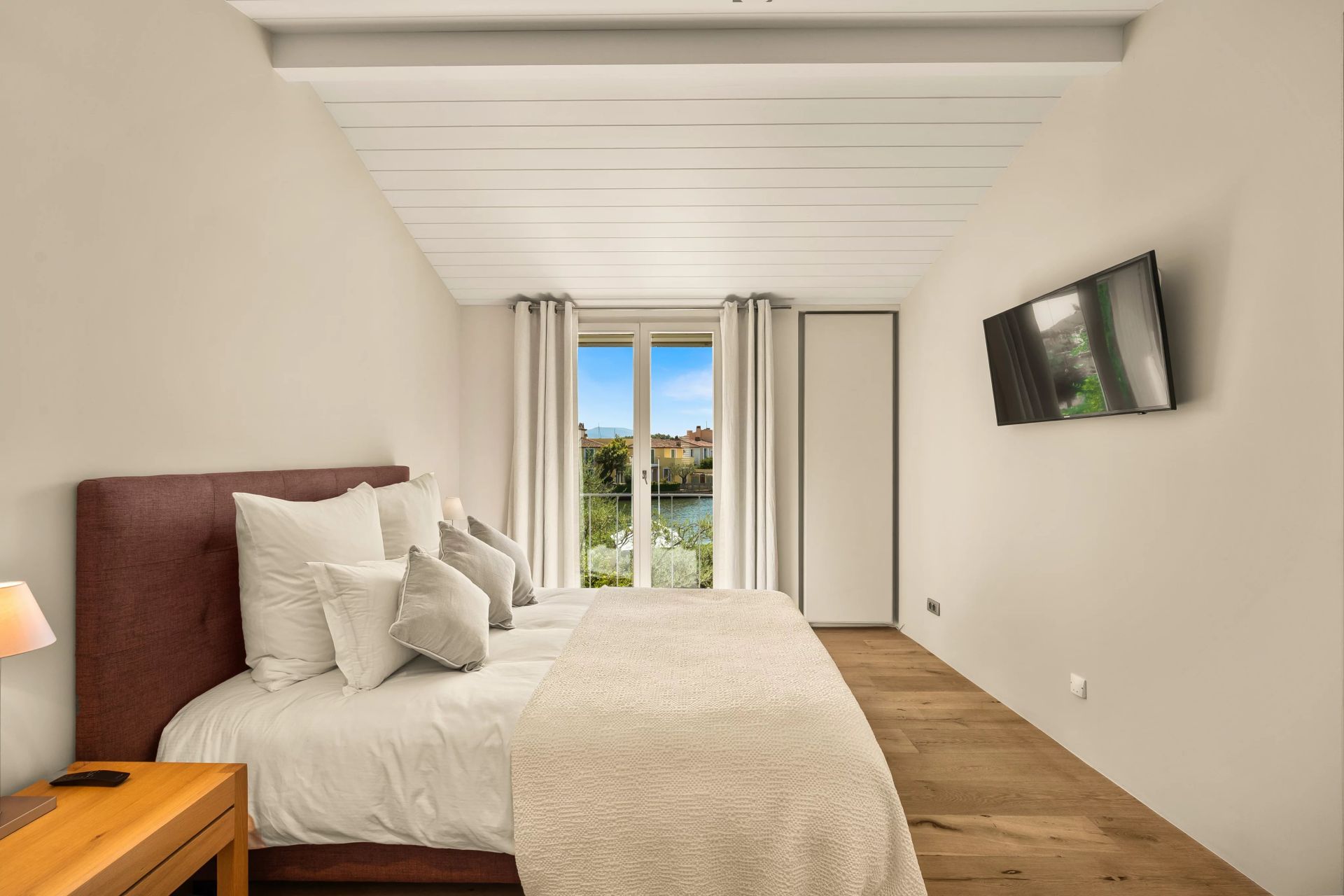 villa 7 Rooms for sale on Grimaud (83310)