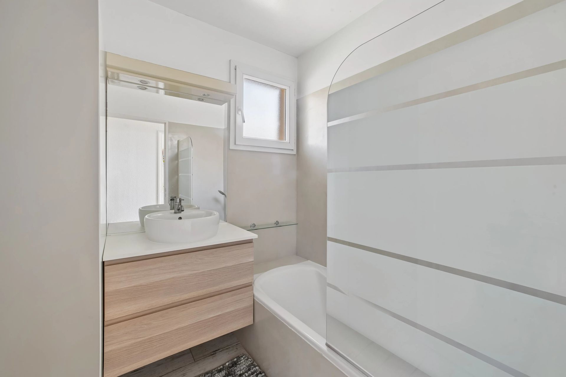 apartment 4 Rooms for sale on Èze (06360)