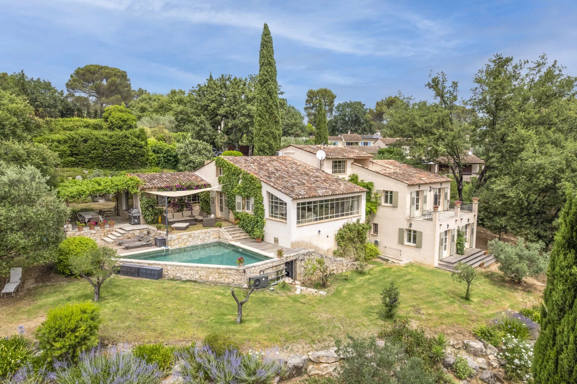 villa 8 Rooms for sale on Valbonne (06560)