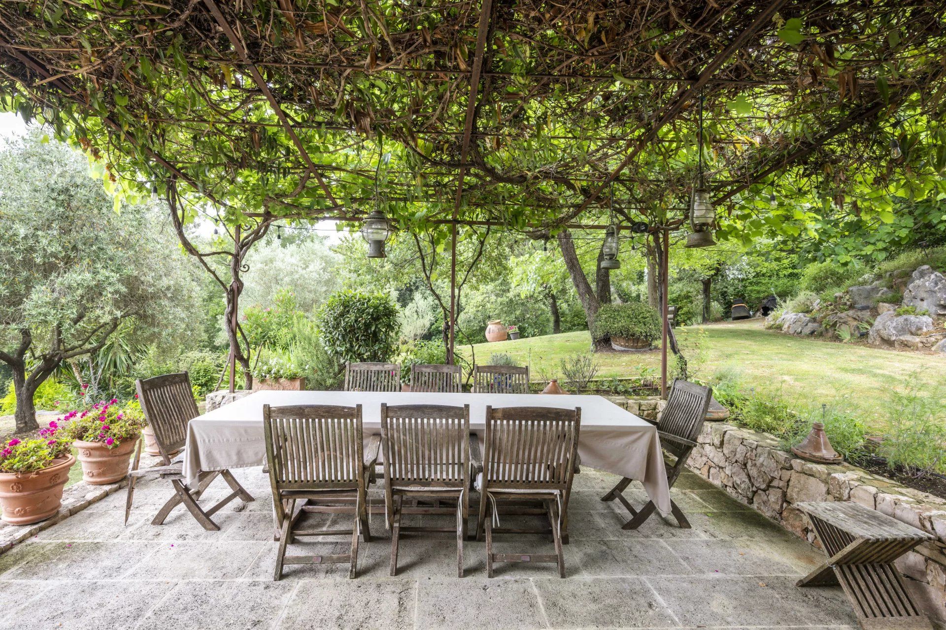 villa 8 Rooms for sale on Valbonne (06560)