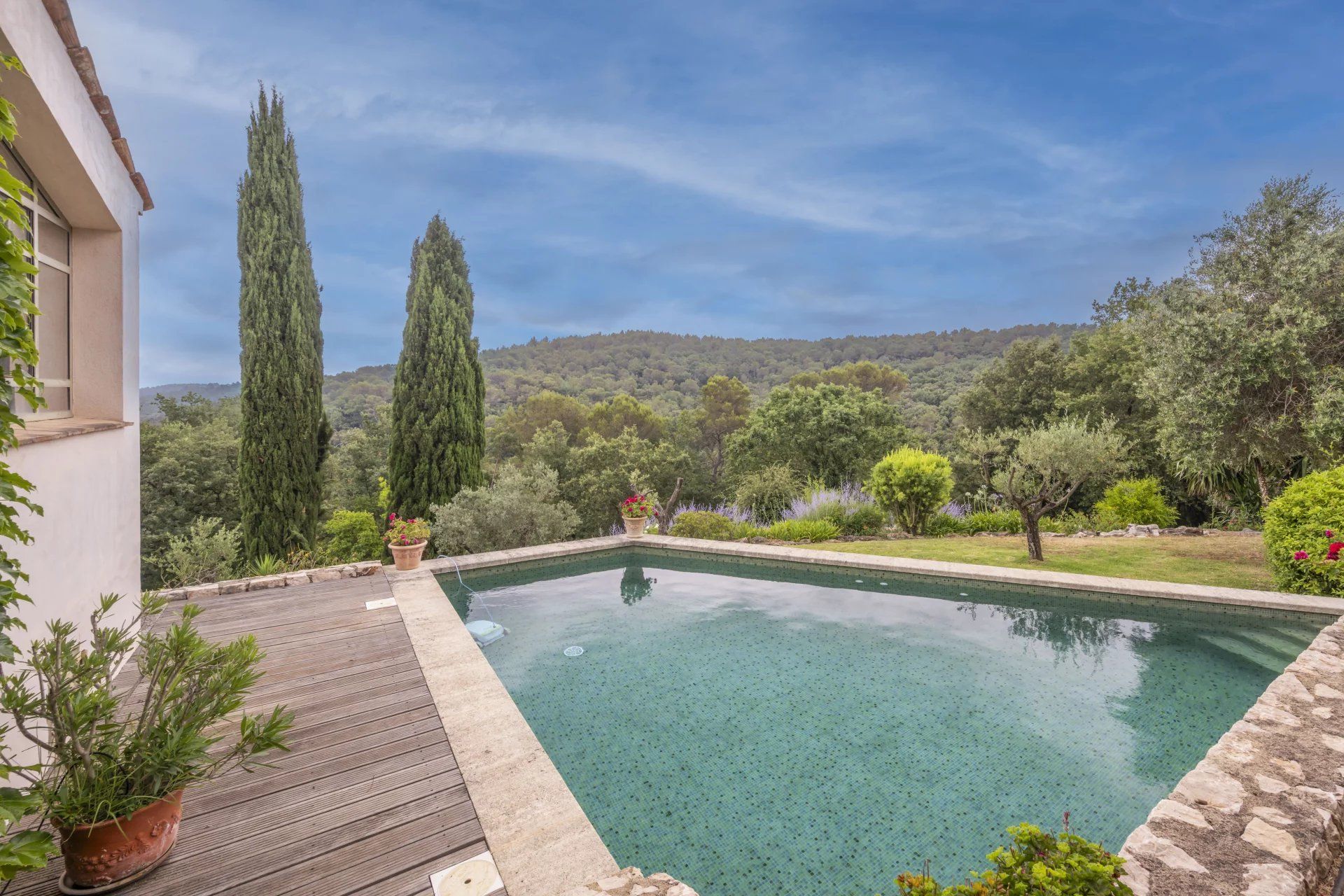 villa 8 Rooms for sale on Valbonne (06560)