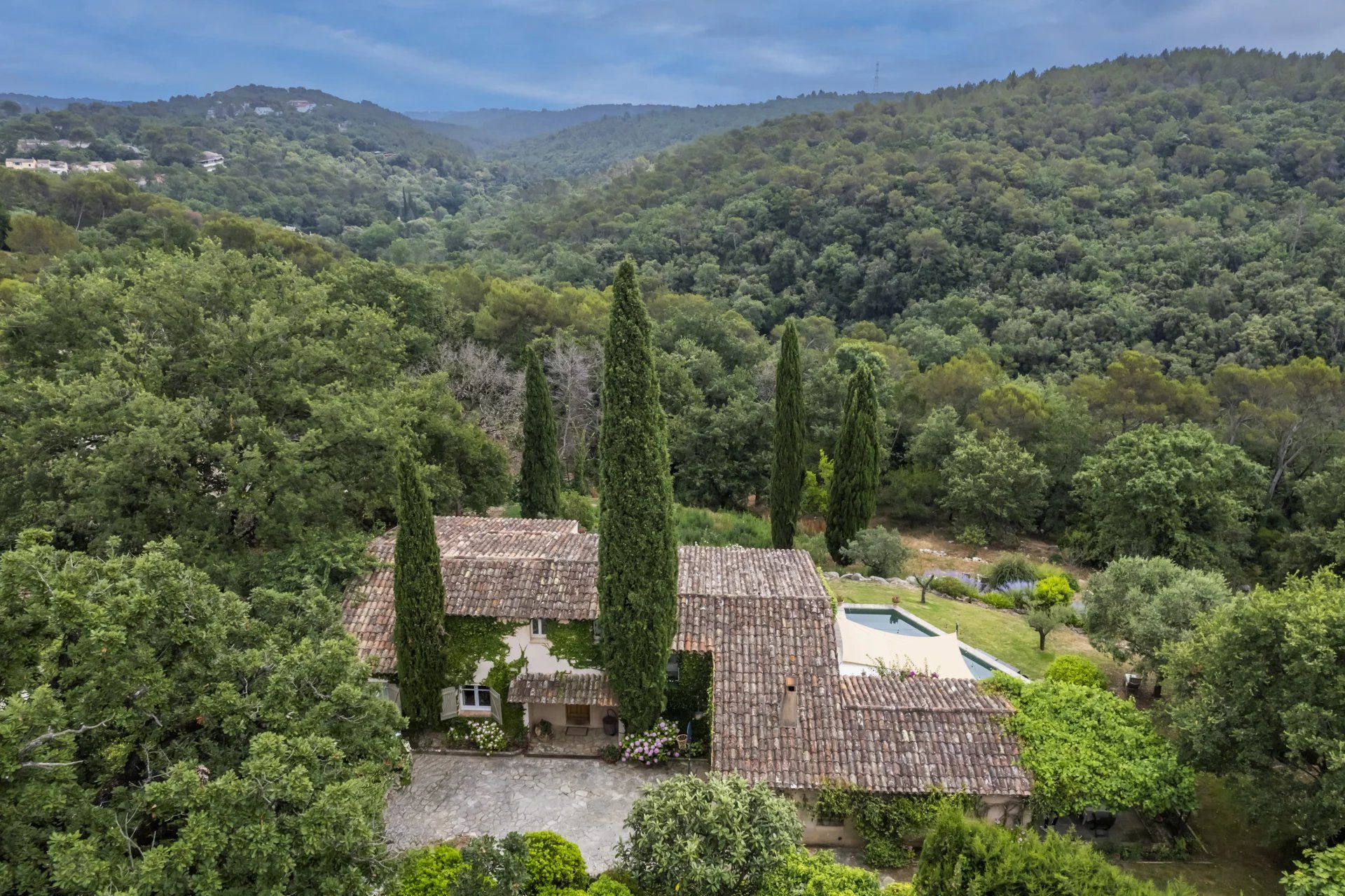 villa 8 Rooms for sale on Valbonne (06560)