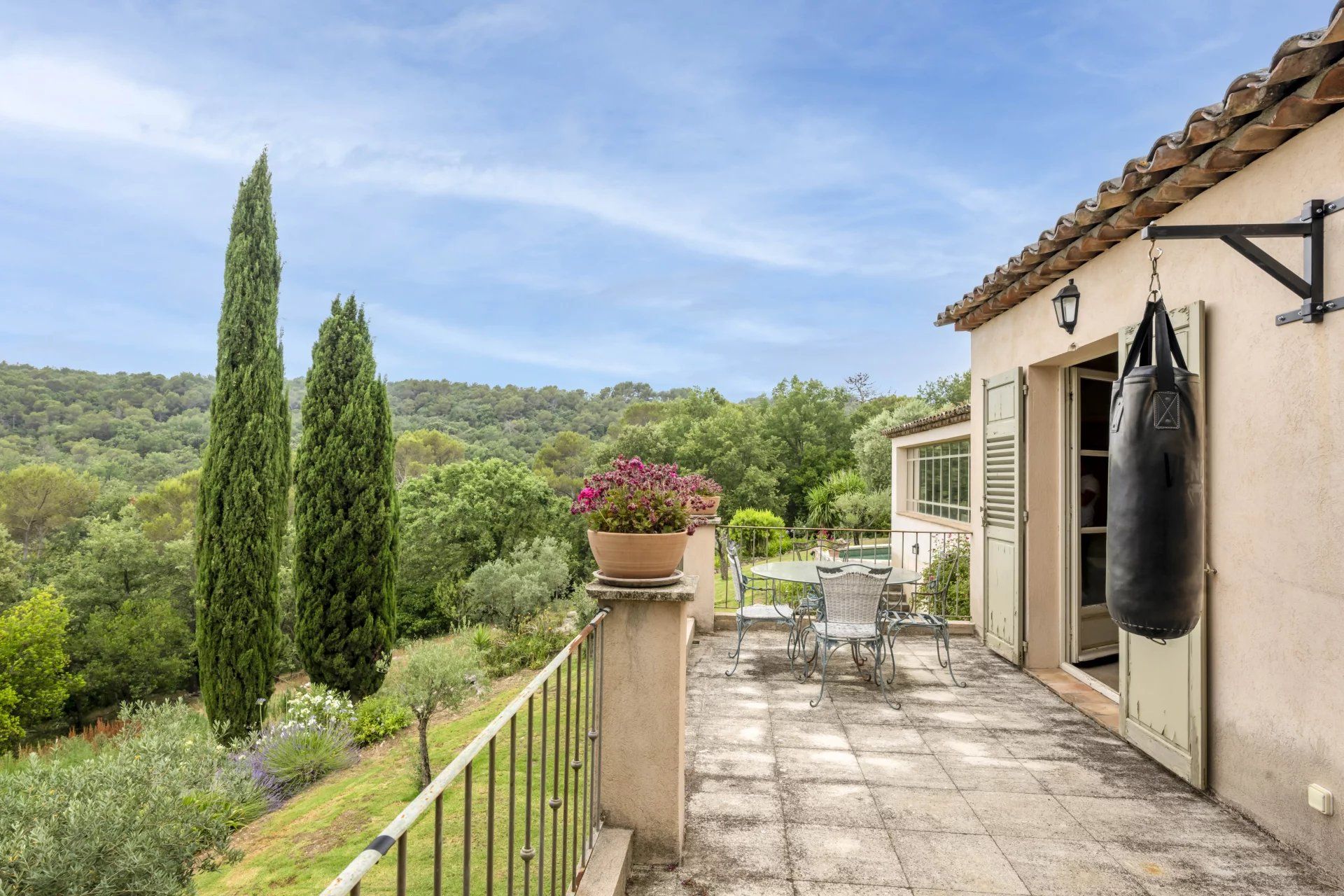 villa 8 Rooms for sale on Valbonne (06560)