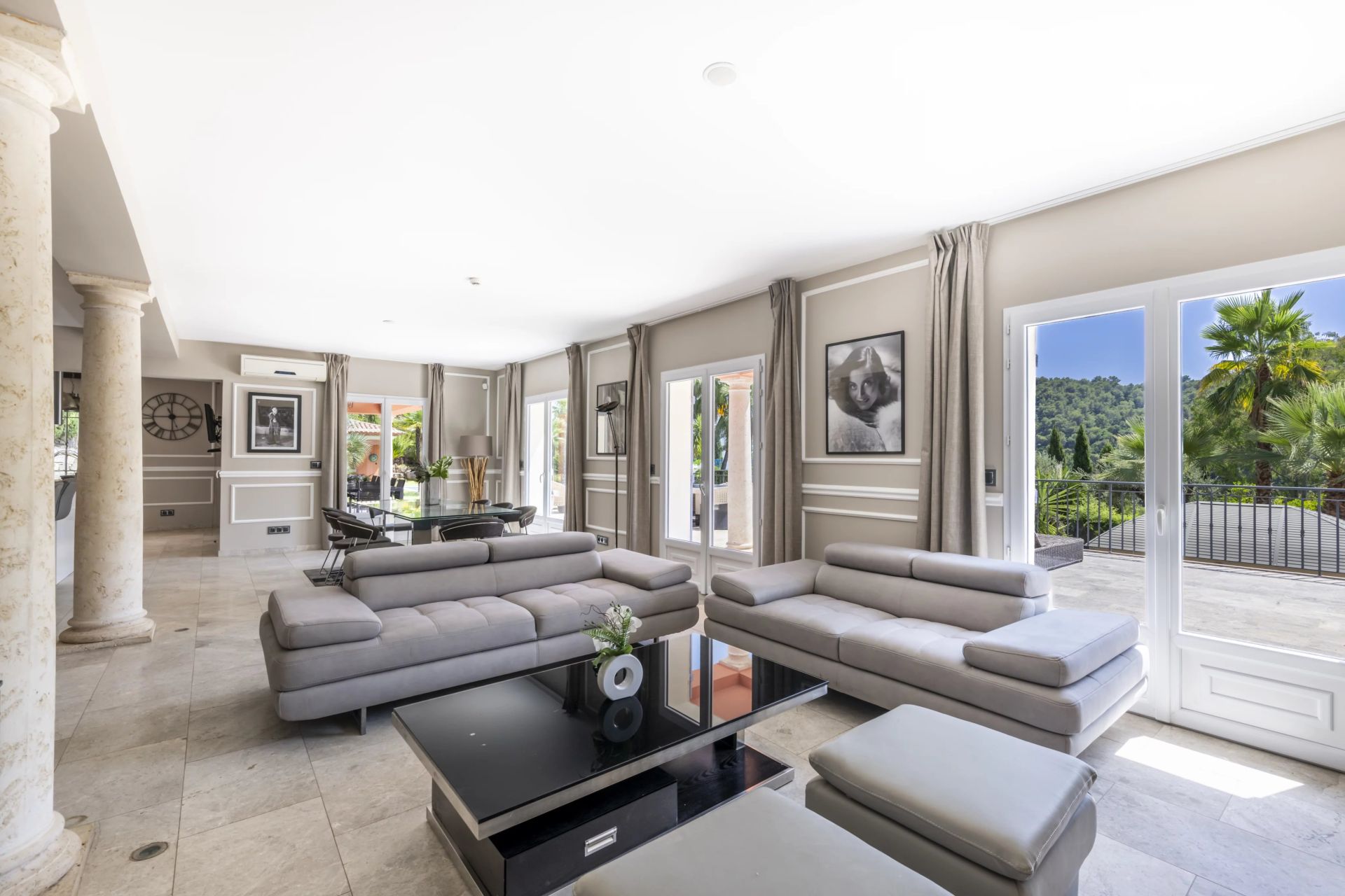 villa 9 Rooms for sale on Grasse (06130)