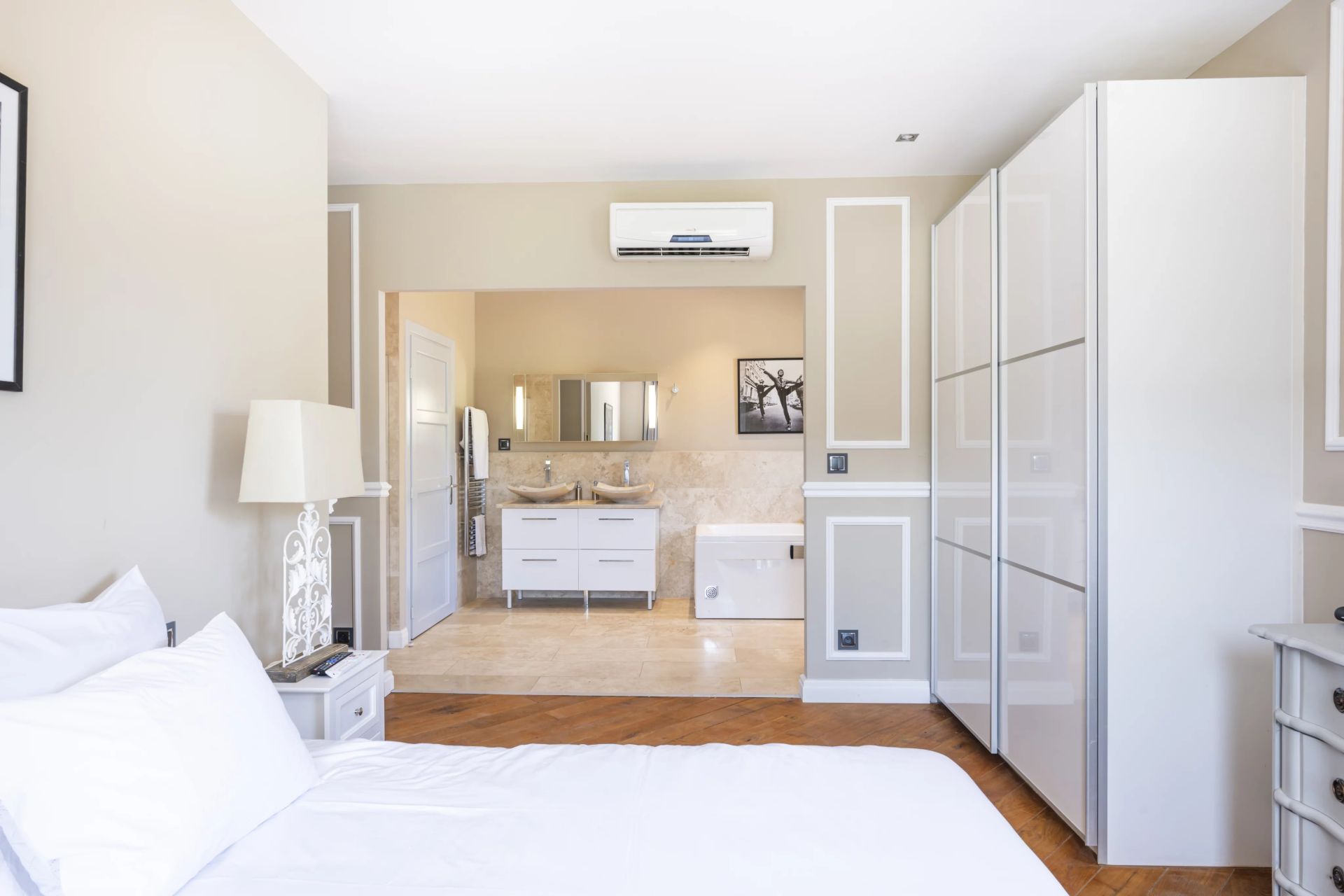 villa 9 Rooms for sale on Grasse (06130)