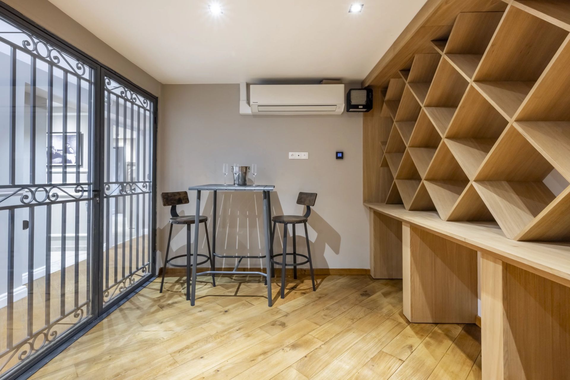 villa 9 Rooms for sale on Grasse (06130)