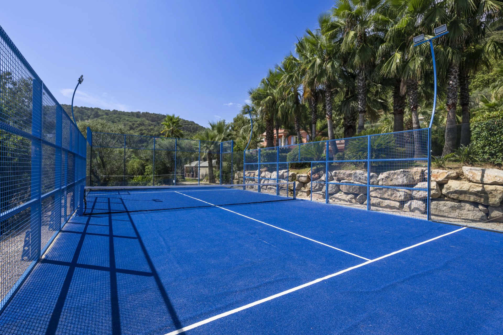 villa 9 Rooms for sale on Grasse (06130)