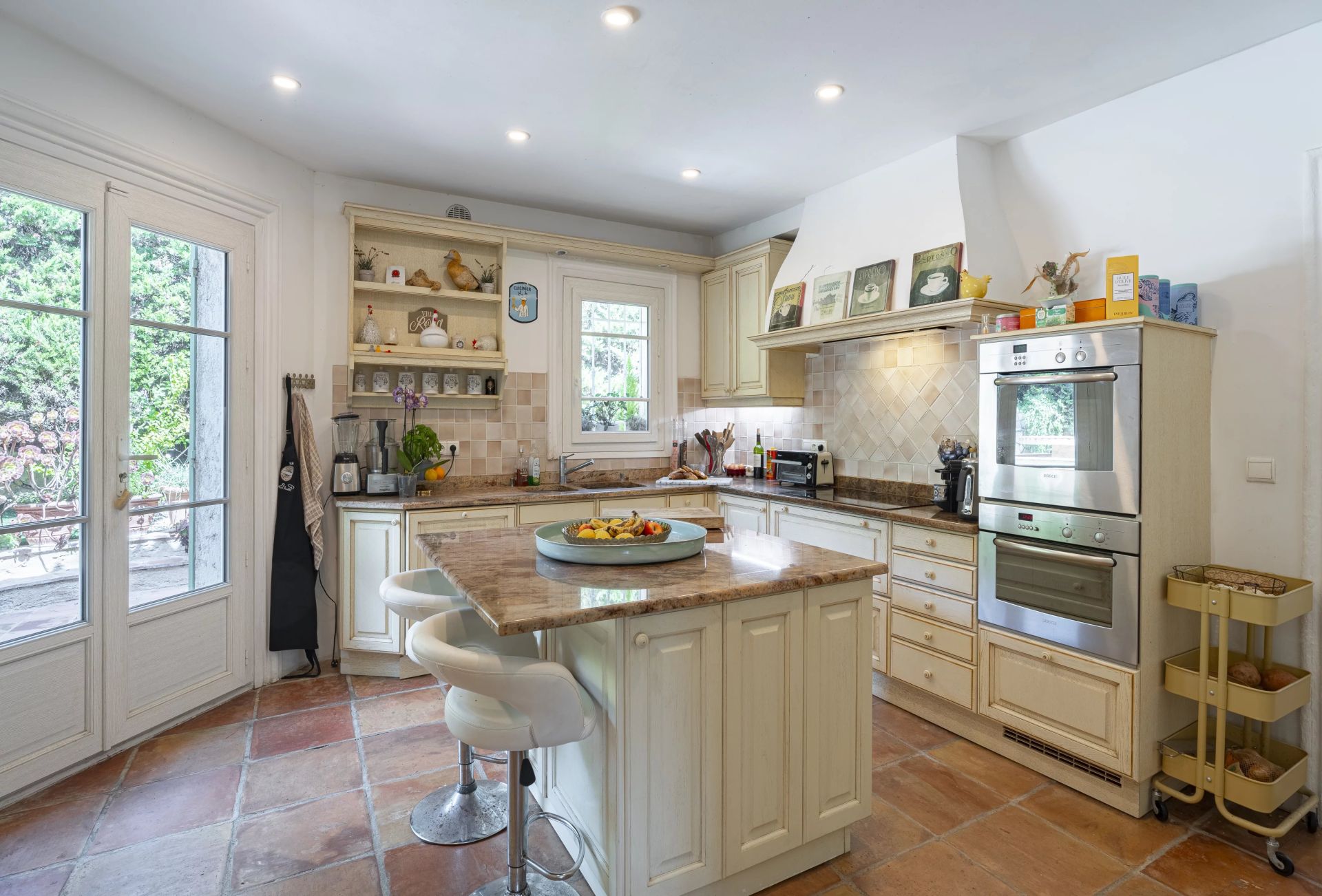 villa 10 Rooms for sale on Mougins (06250)