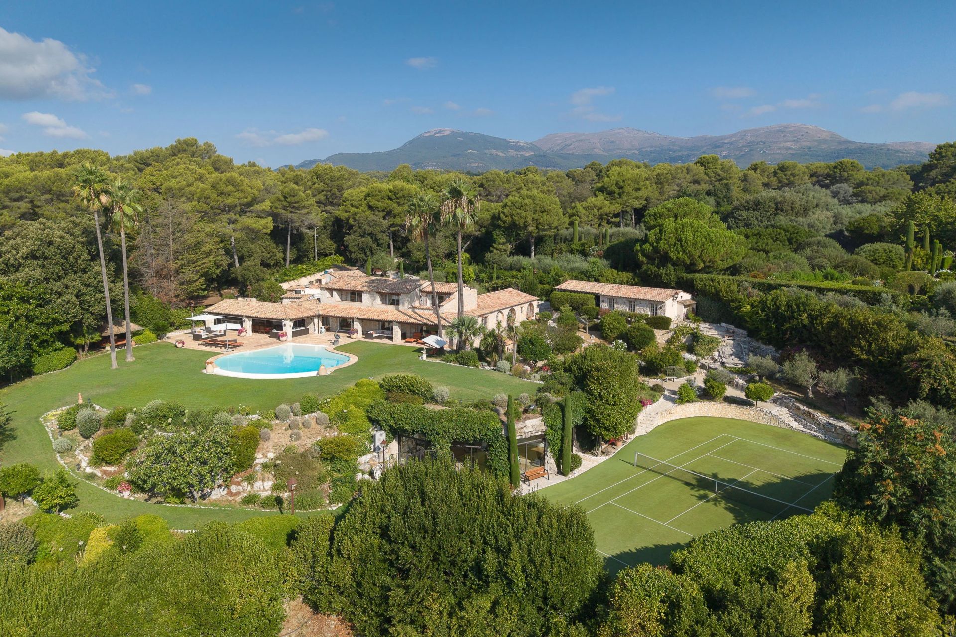 villa 18 Pièces en vente sur La Colle-sur-Loup (06480)