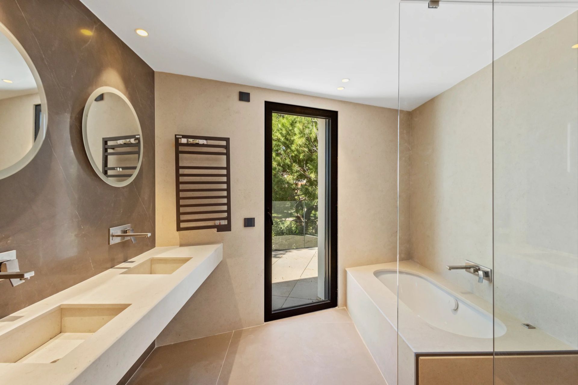 apartment 4 Rooms for sale on Cap-d'Ail (06320)
