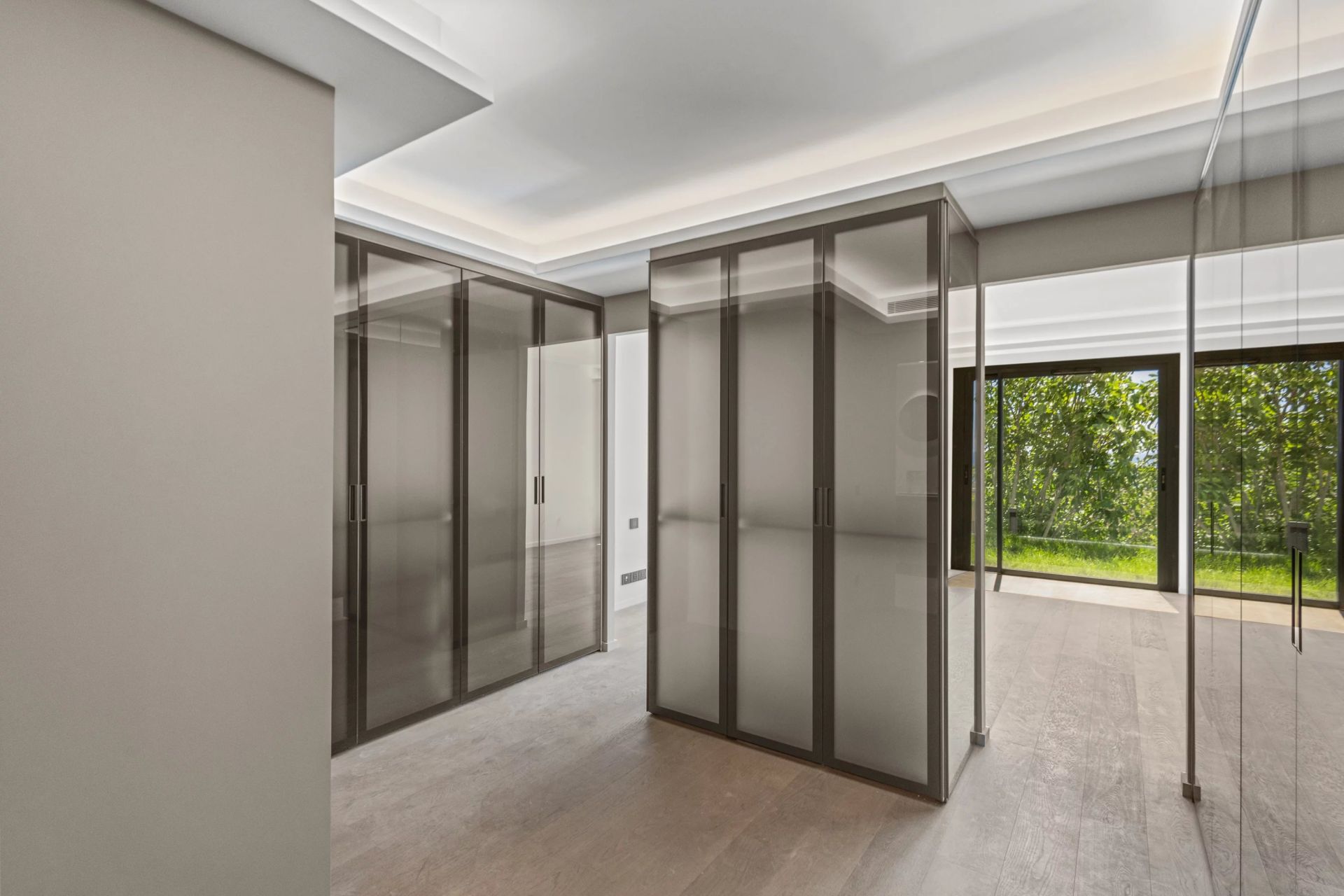 apartment 5 Rooms for sale on Cap-d'Ail (06320)