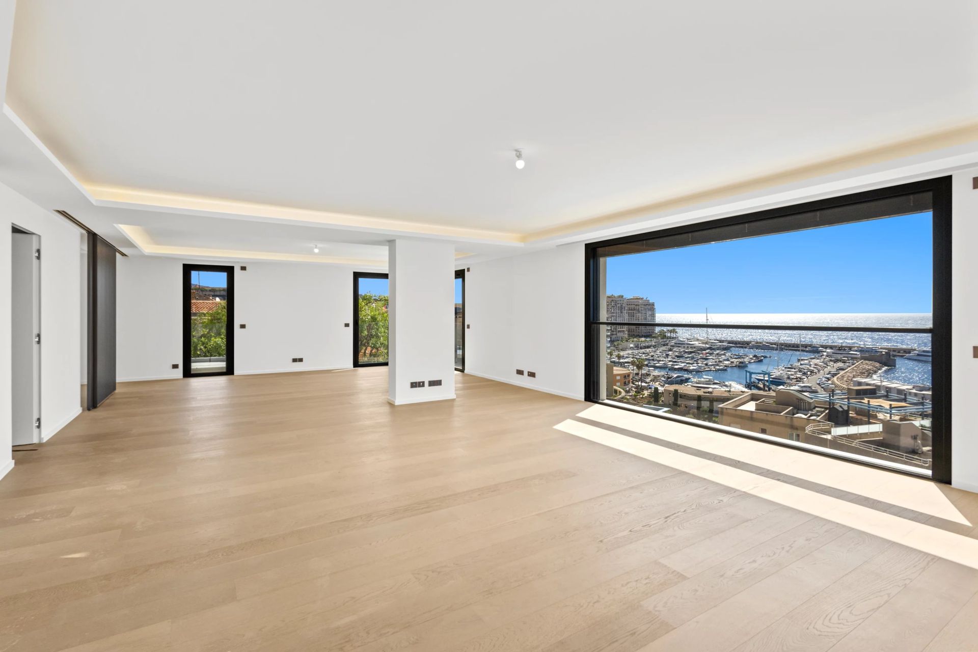 apartment 4 Rooms for sale on Cap-d'Ail (06320)