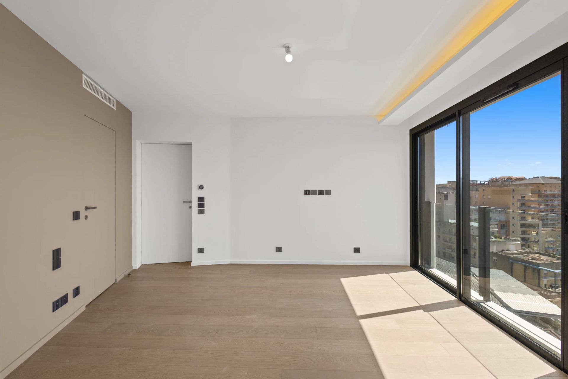 apartment 4 Rooms for sale on Cap-d'Ail (06320)