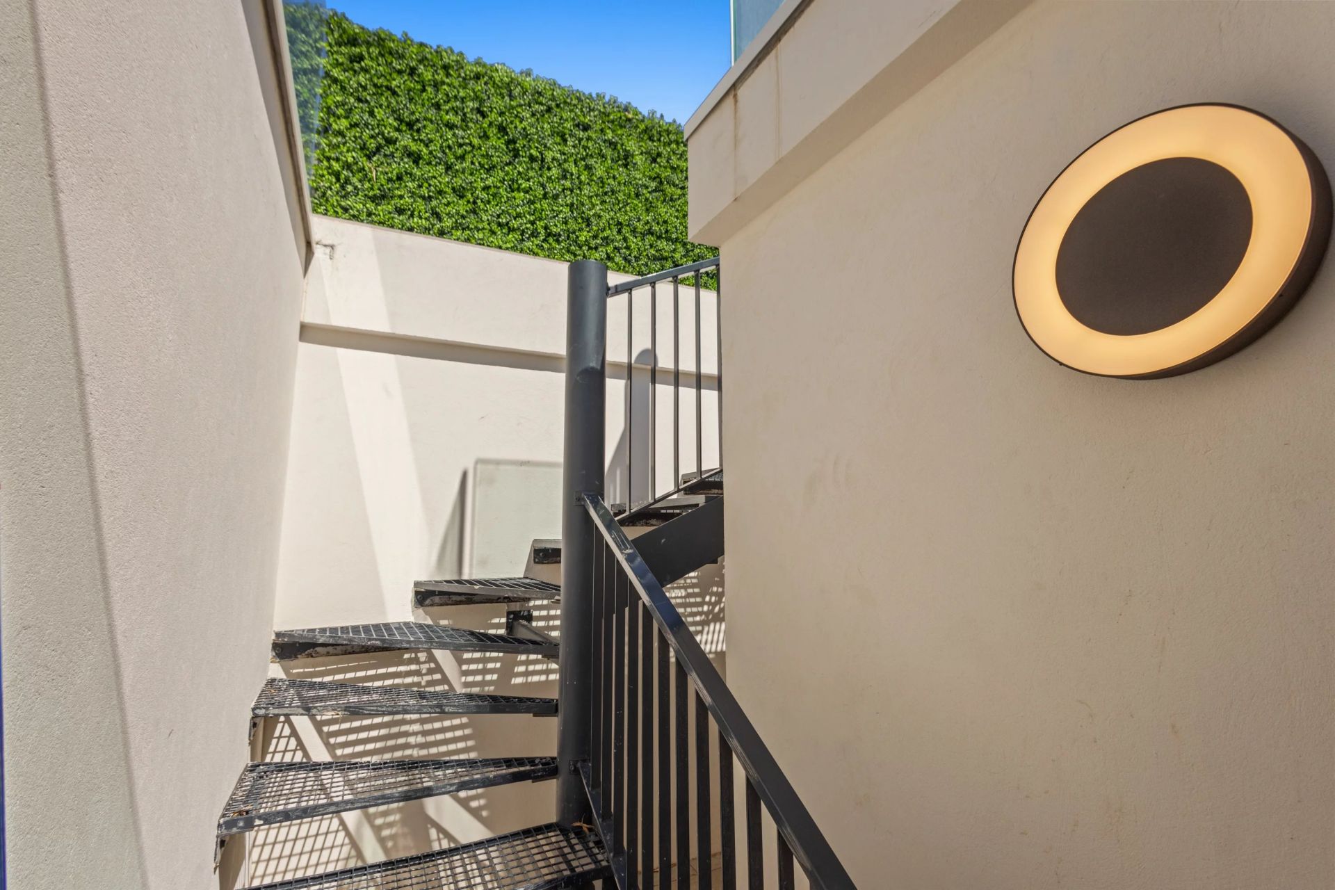 apartment 4 Rooms for sale on Cap-d'Ail (06320)