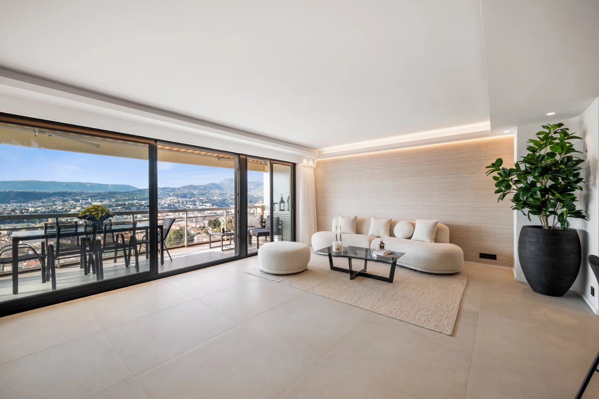 apartment 3 Rooms for sale on Nice (06300)