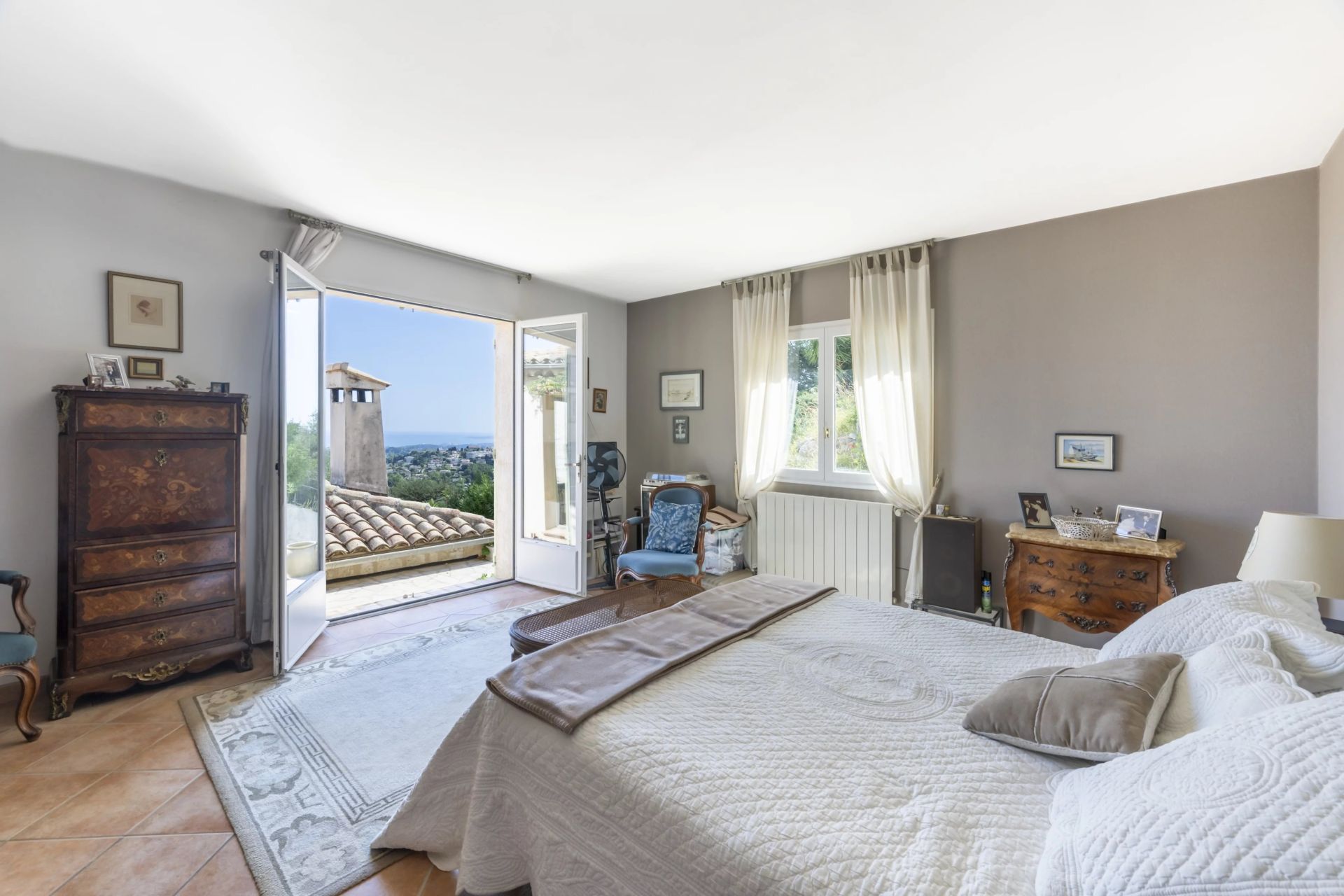 villa 6 Rooms for sale on Vence (06140)