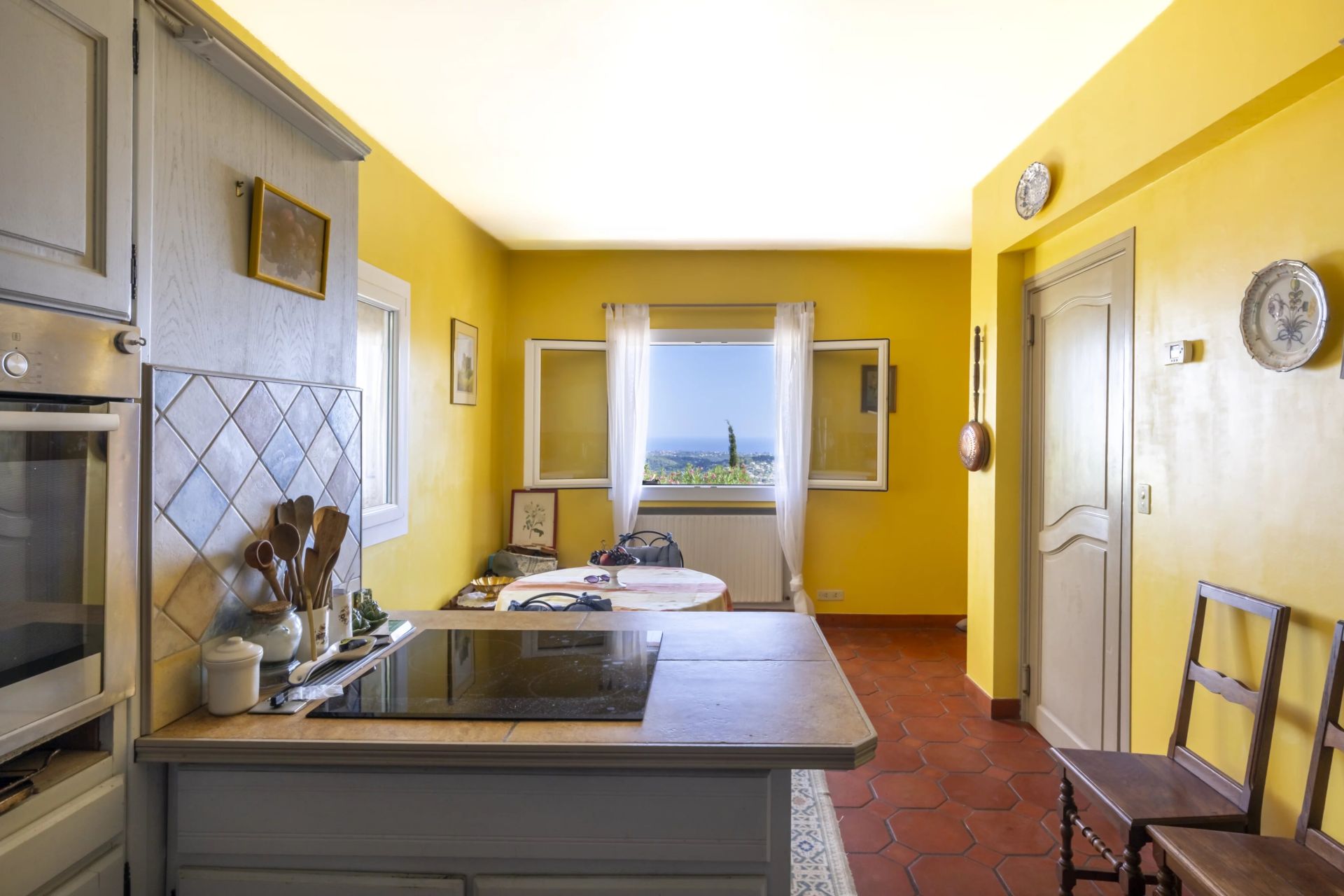 villa 6 Rooms for sale on Vence (06140)
