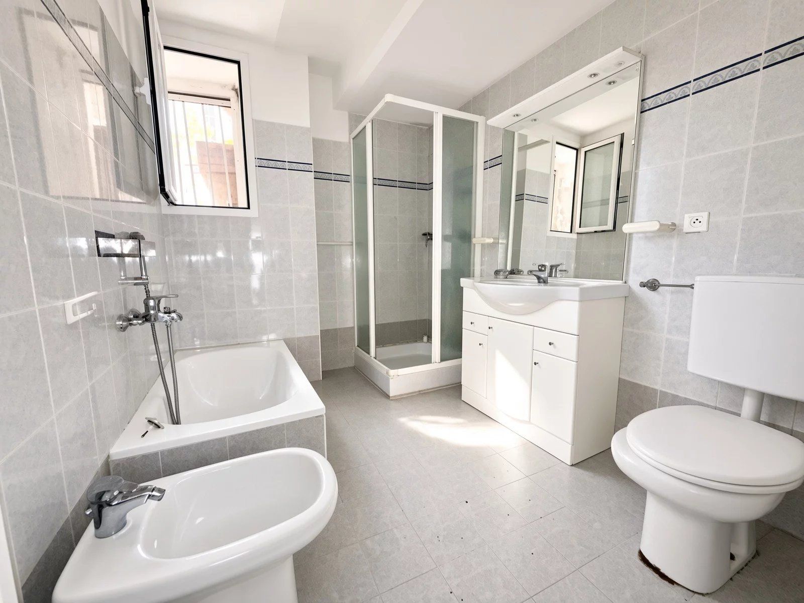 apartment 2 Rooms for sale on Villefranche-sur-Mer (06230)
